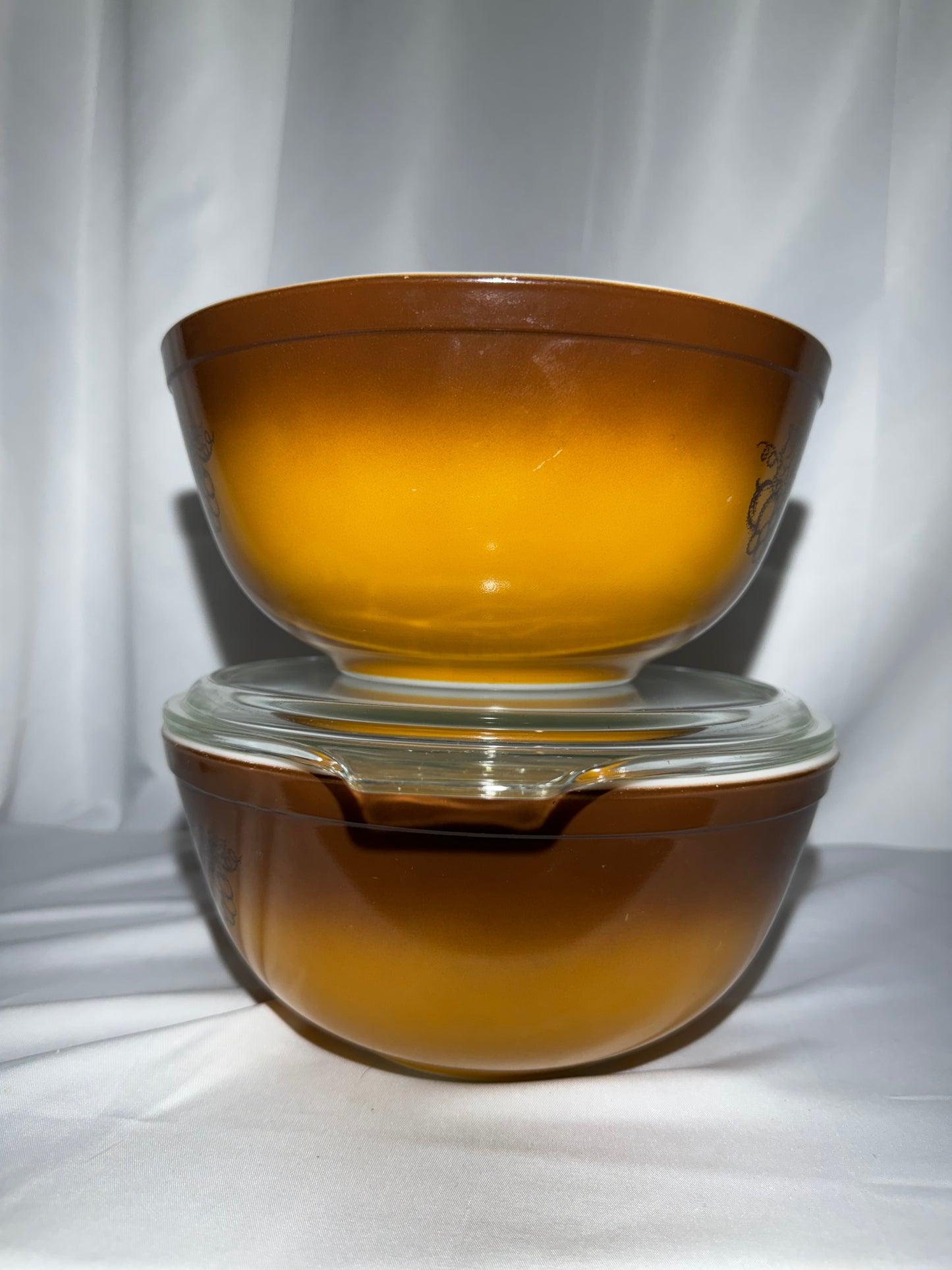 Vintage Pyrex Old Orchard 2 #403 2.5-Quart Mixing Bowls with 475-C26 Glass Lid