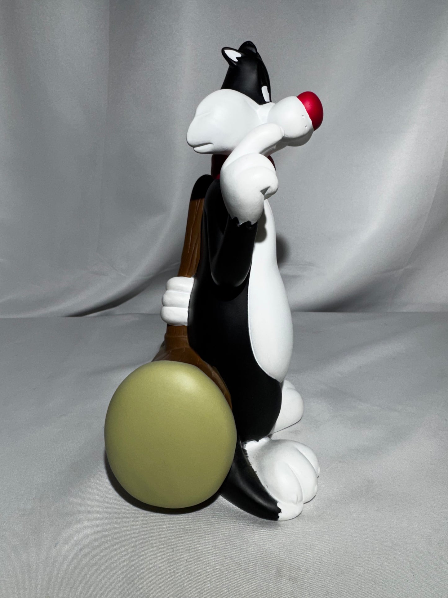 Vintage 1998 Warner Bros. Looney Tunes Sylvester Resin Piggy Bank