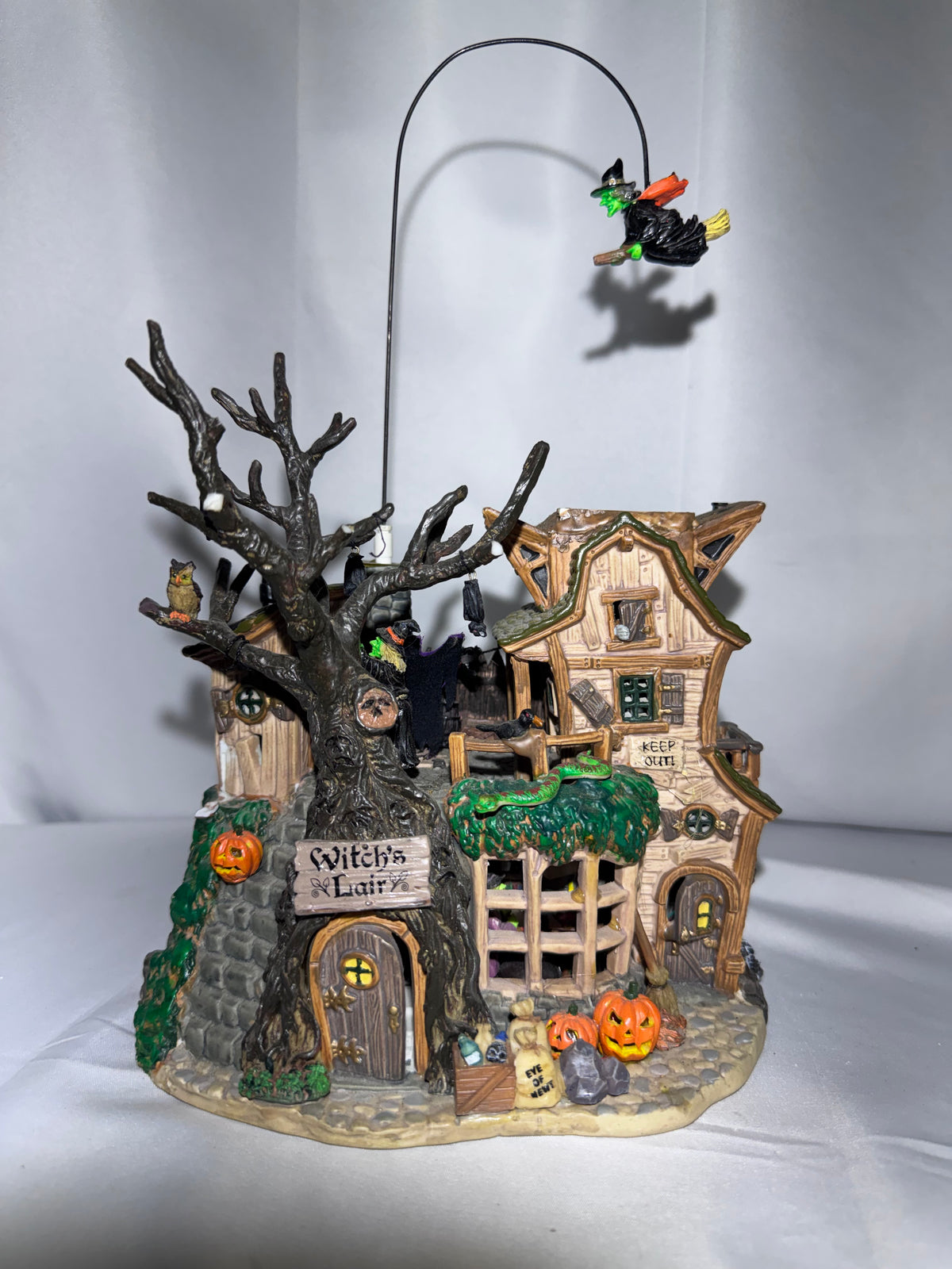 Lemax Spooky Town Witch’s Lair #45003 — Retired 2004 — FOR PARTS / DISPLAY