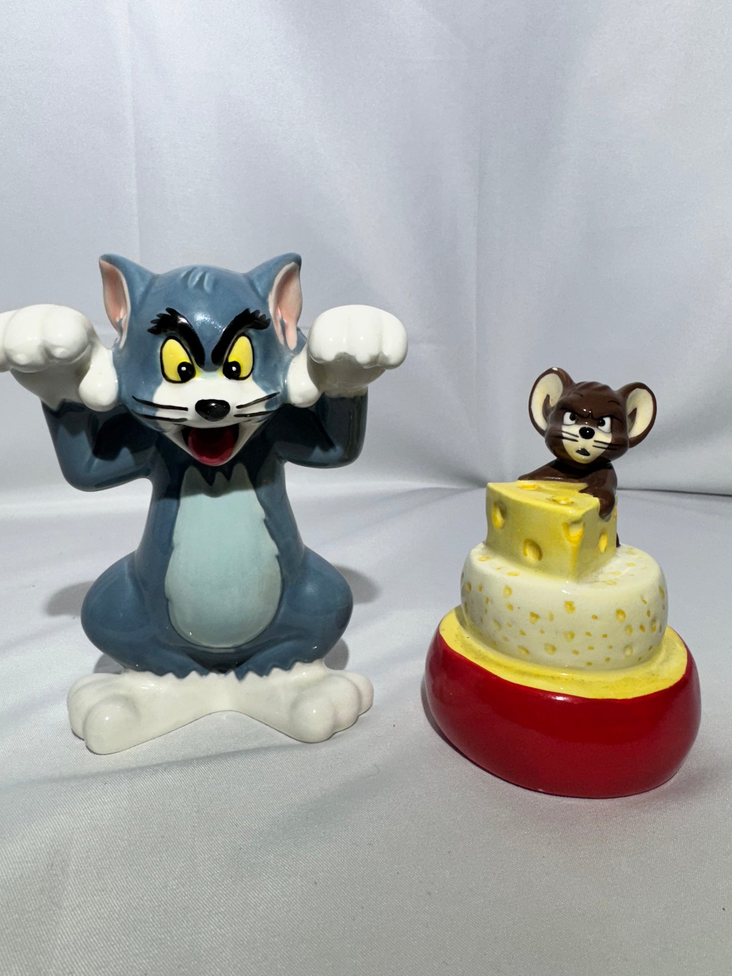 Vintage Tom and Jerry Salt & Pepper Shaker Set – 1998 Hanna-Barbera – T.E.C. – Original Stoppers