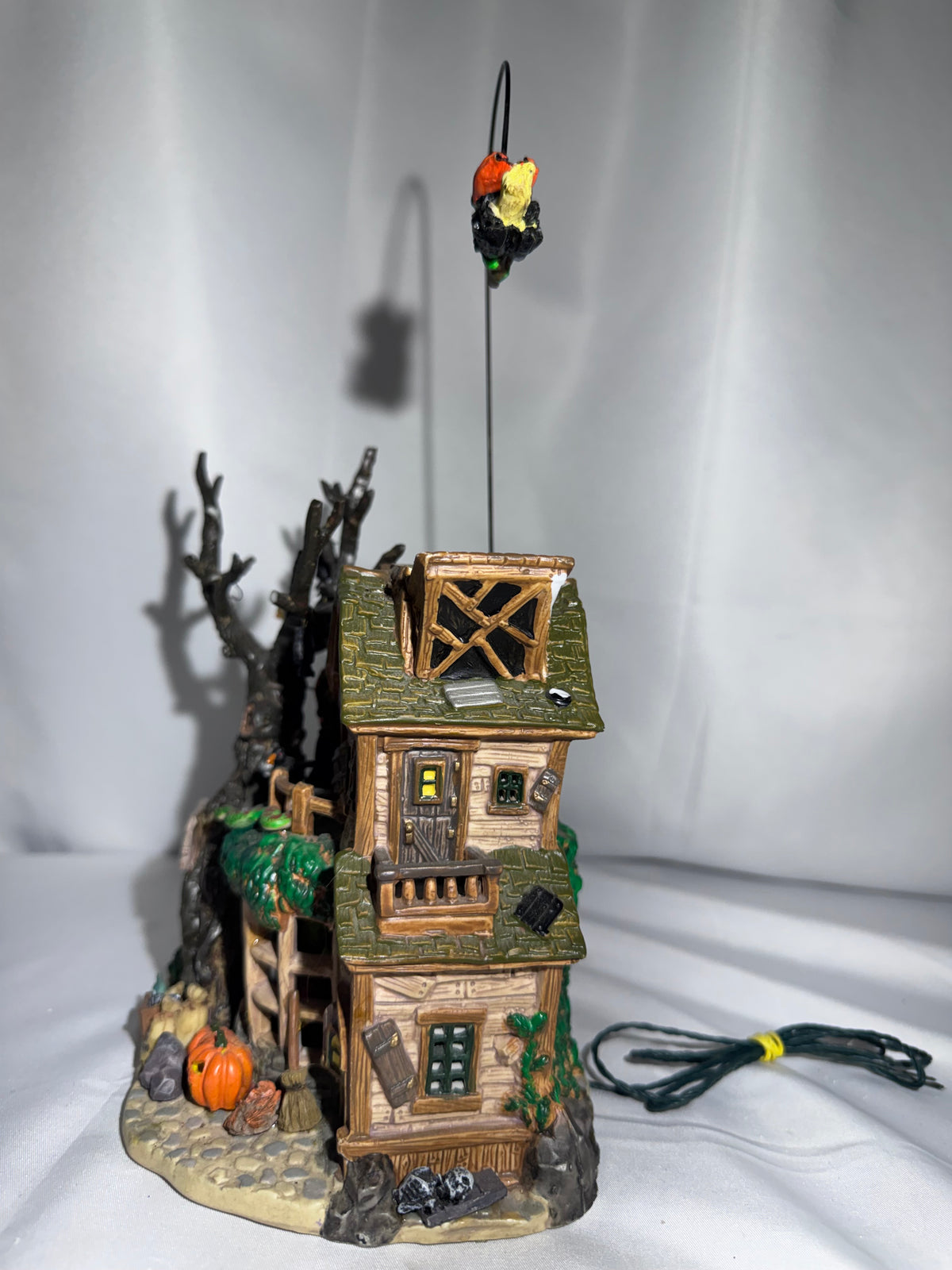 Lemax Spooky Town Witch’s Lair #45003 — Retired 2004 — FOR PARTS / DISPLAY