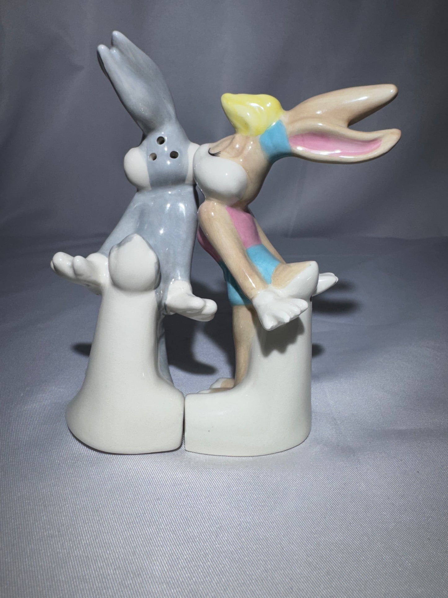 Vintage 2016 Looney Tunes Lola Bunny & Bugs Bunny Magnetic Salt & Pepper Shaker Set – Westland Giftware