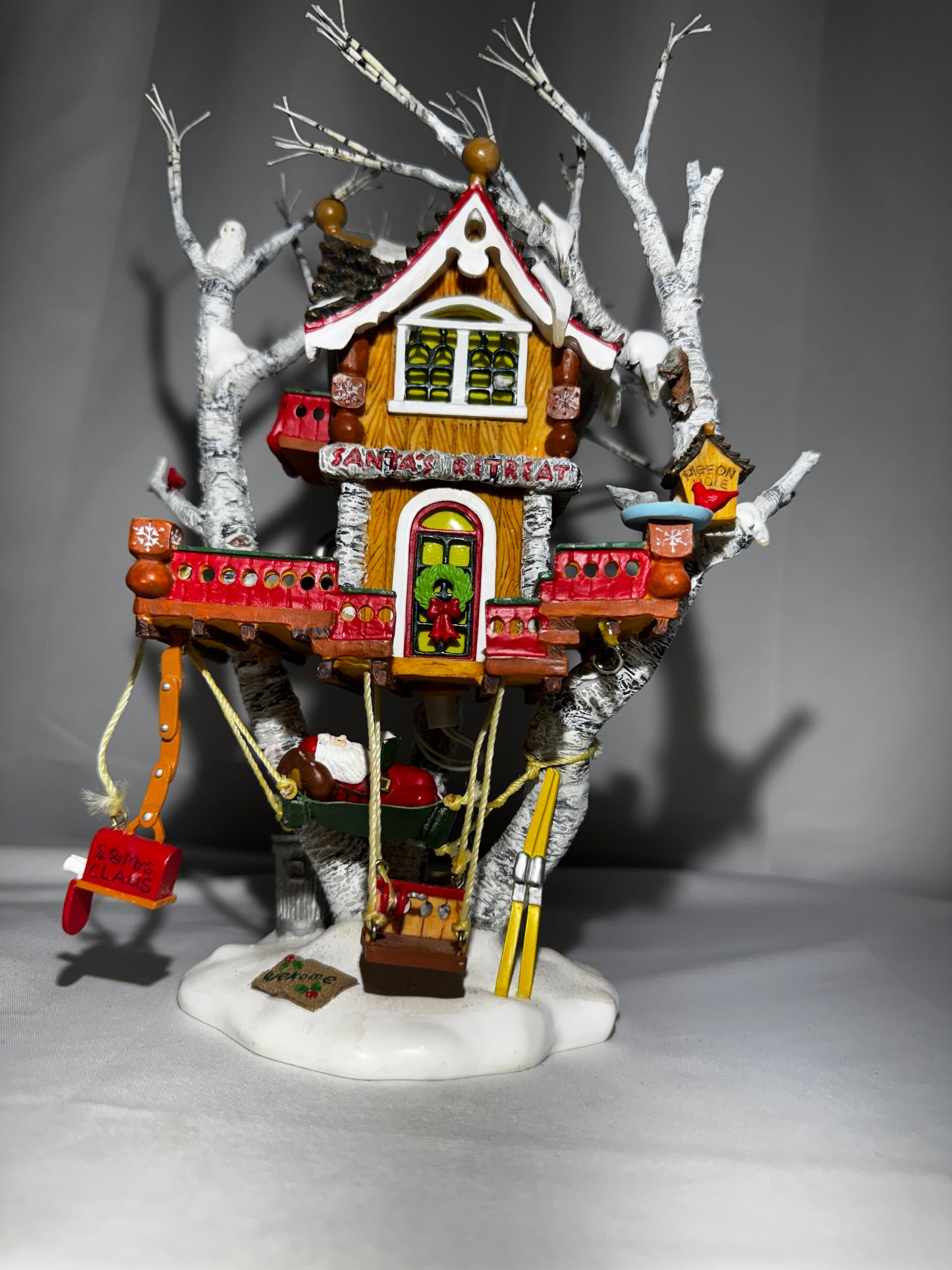 Department 56 North Pole Woods “Santa’s Retreat” Lighted Tree House – Retired Collectible