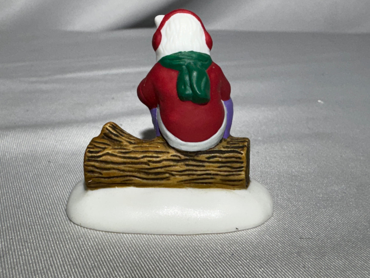 Department 56 North Pole Series – Marshmallows Around the Campfire #56.56712
