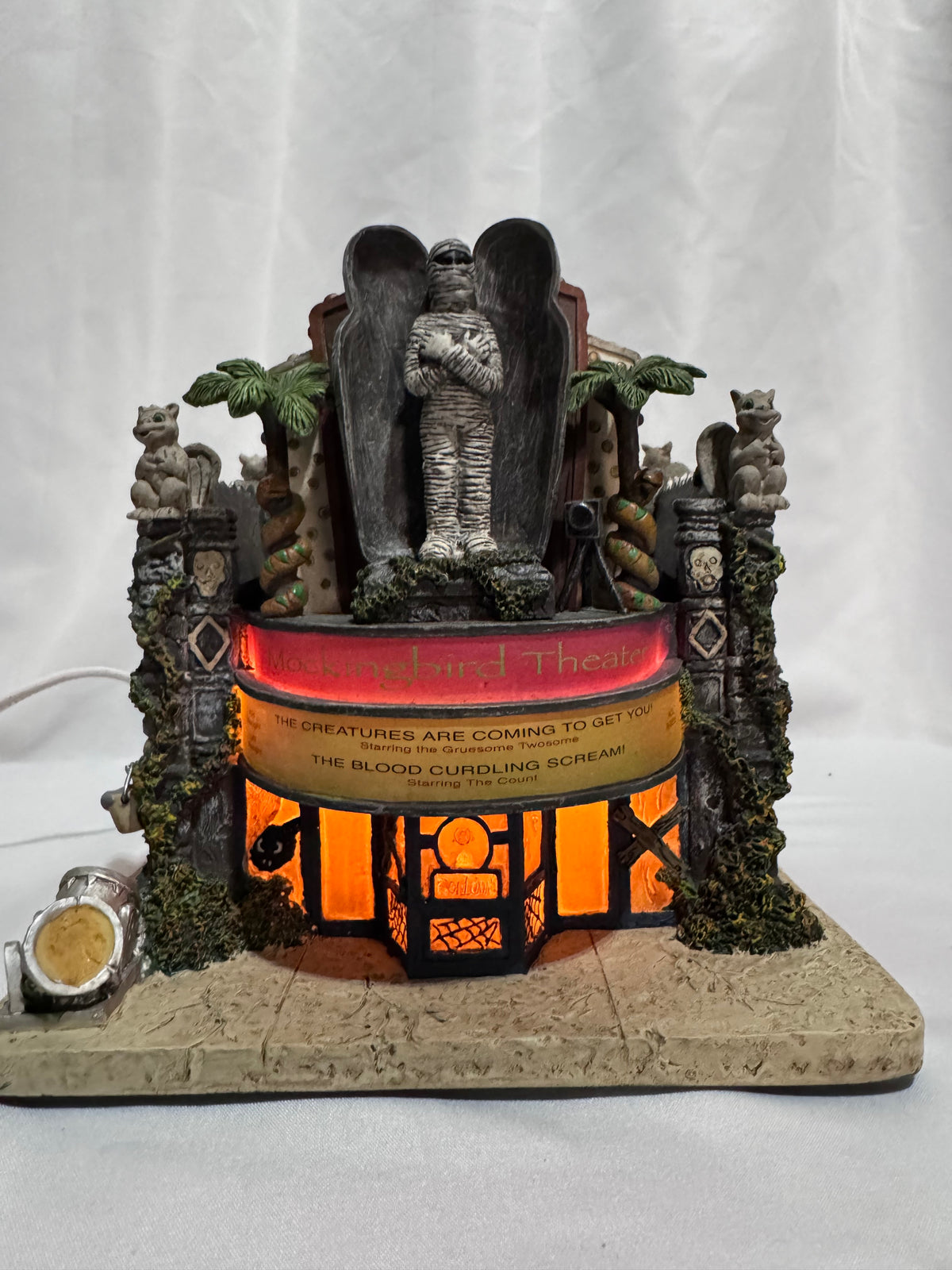 Hawthorne Village The Munsters Mockingbird Theater – A3257 – 2005 Halloween Village
