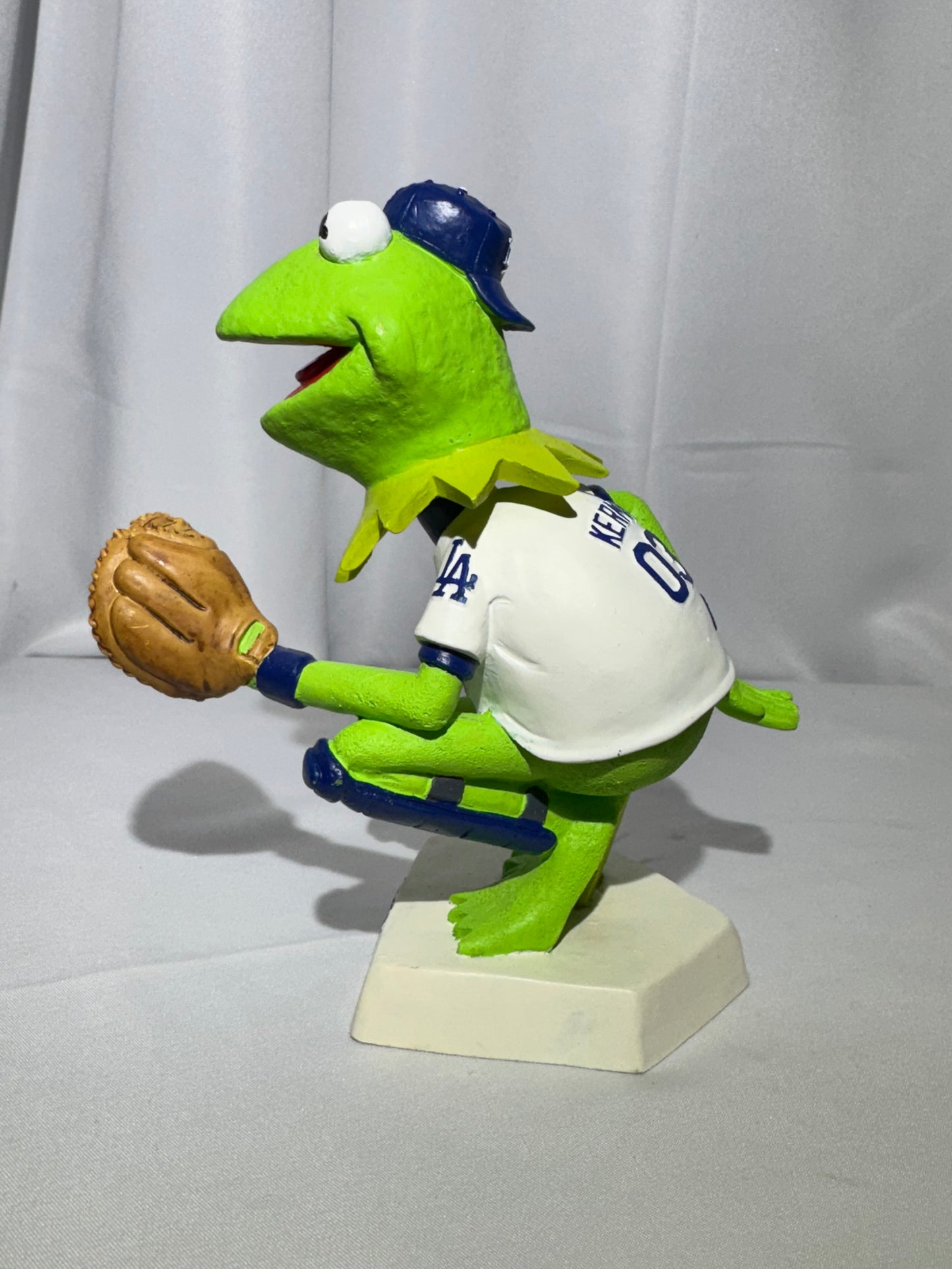 Very Rare Jim Henson’s Muppets – Kermit the Frog LA Dodgers Bobblehead –2003- original Box