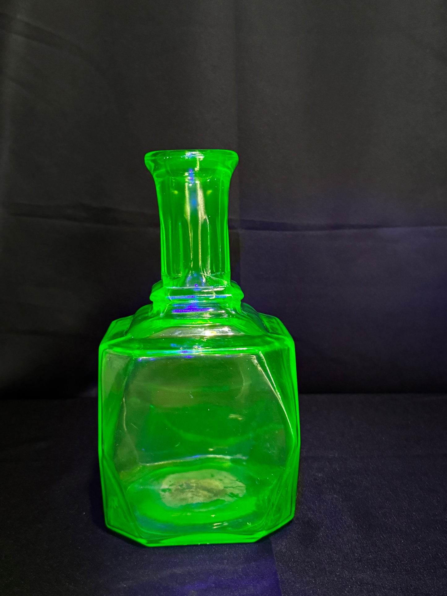 Vintage Anchor Hocking Green Uranium Glass Decanter – Art Deco Square Depression Glass – UV Glow