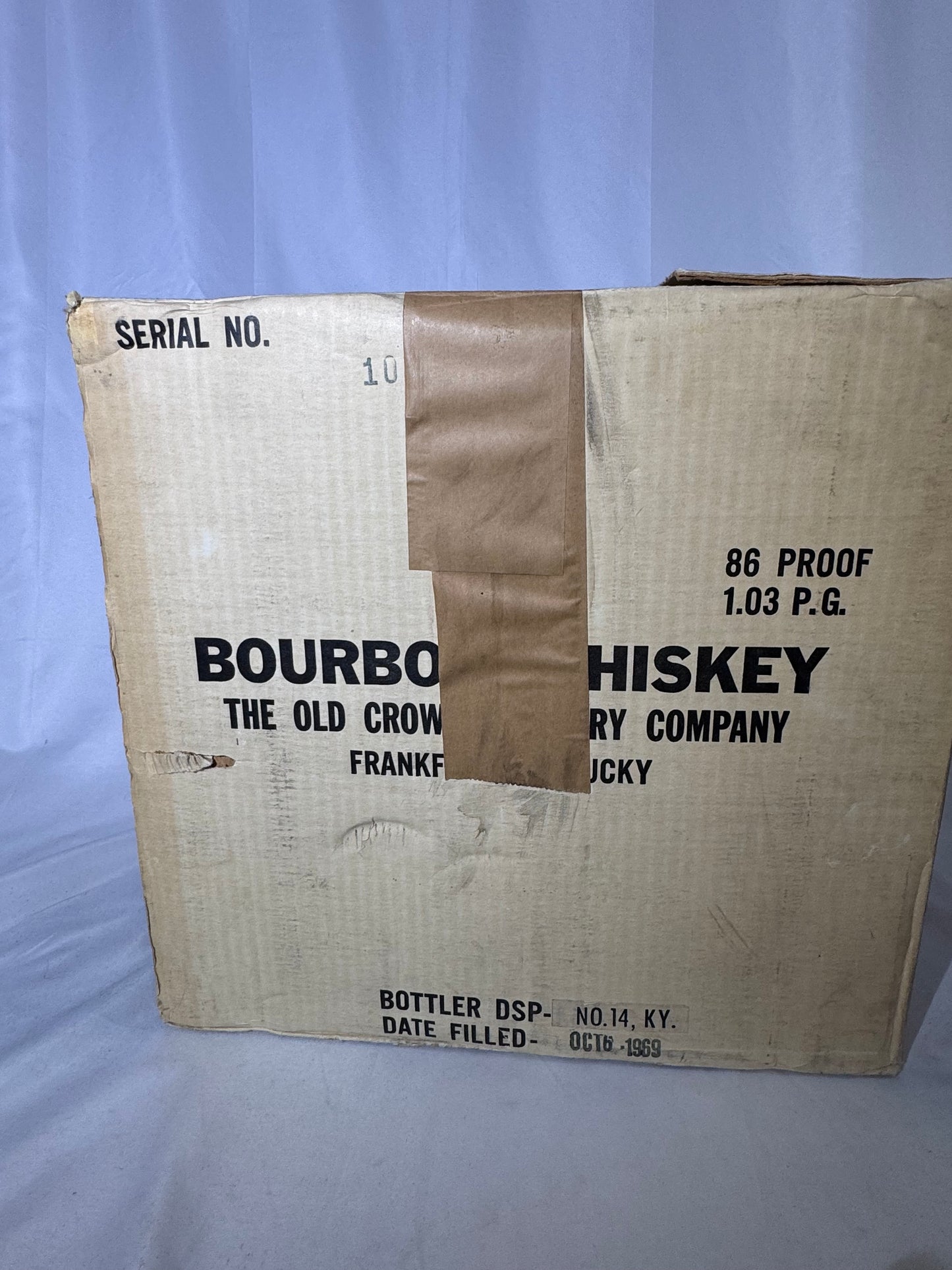 1969 Old Crow 10-Year Bourbon Chessmen Decanters Set 6 Gold Pieces Original Box