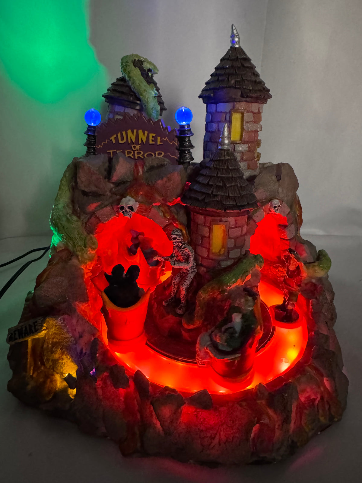Lemax Spooky Town Tunnel of Terror #84771 – Retired 2008–2018 – Animated & Musical