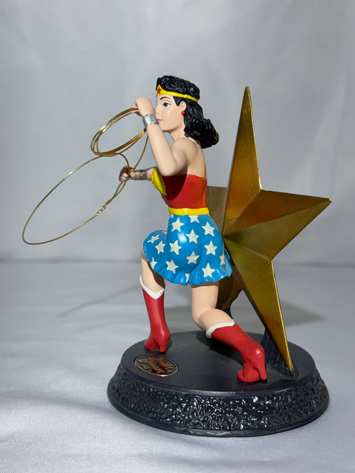 1996 Hallmark DC Super Heroes Collection Golden Age Wonder Woman “Champion of Freedom” Figurine with Box