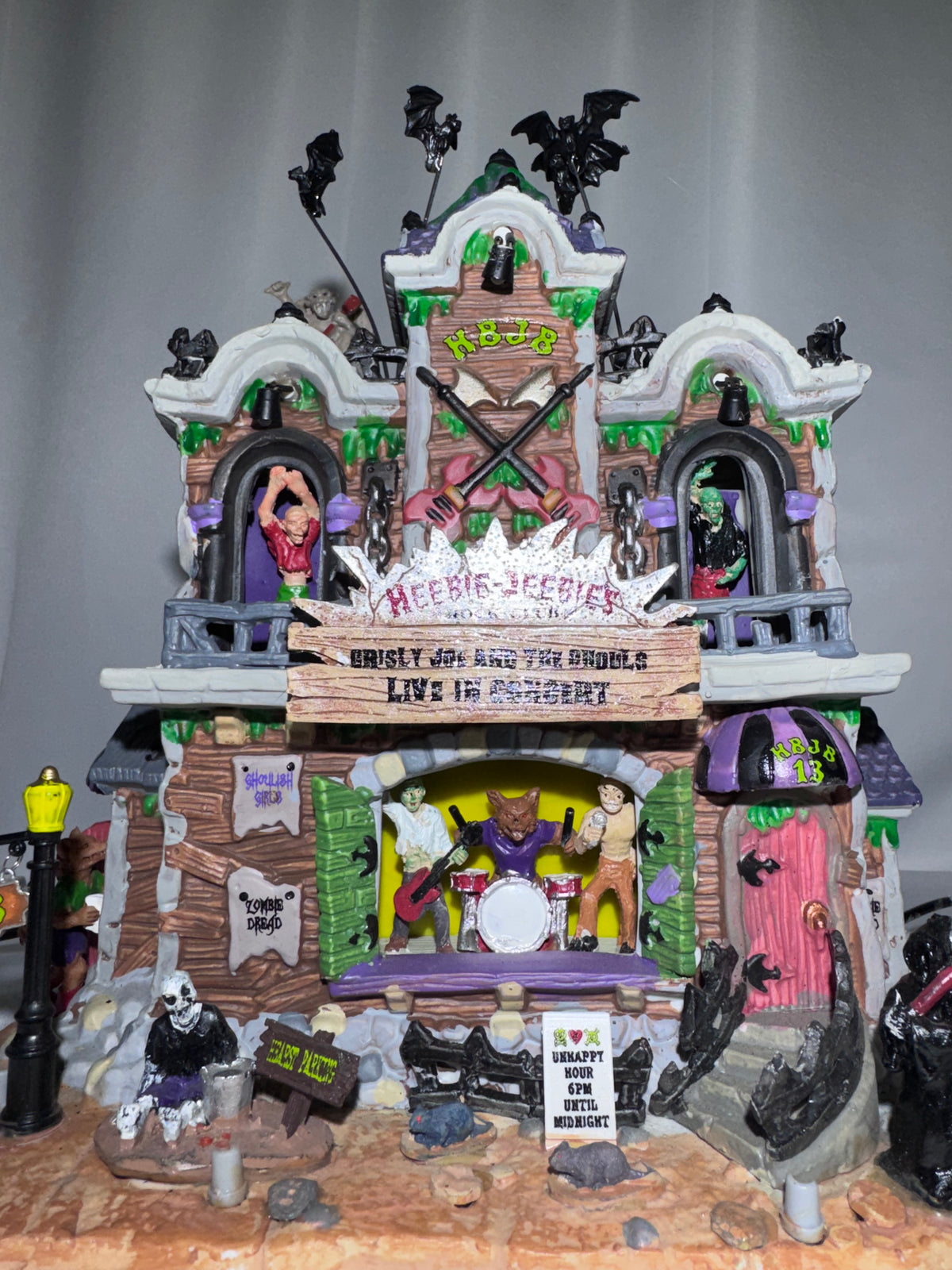 Lemax Spooky Town Heebie-Jeebies Rock Club #25324 – Retired 2012 Halloween Village