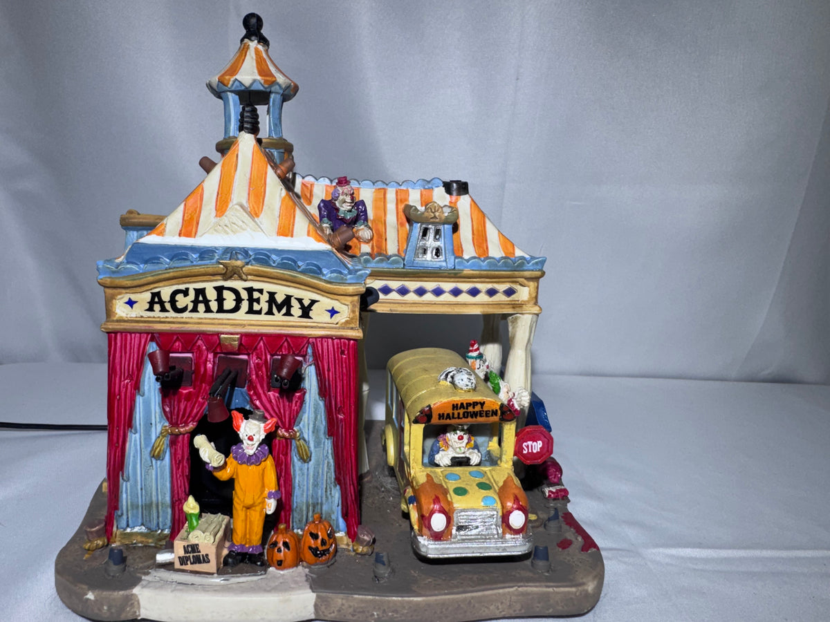 Lemax Spooky Town Creepy Clown Academy #55905 – 2016 – Lighted & Sound – read