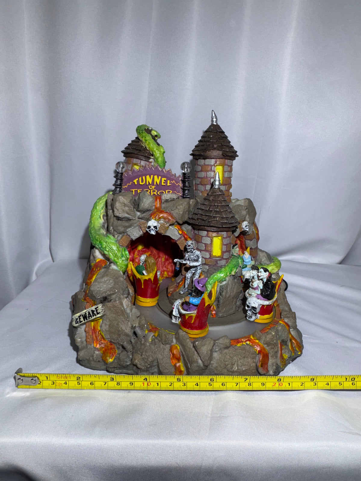 Lemax Spooky Town Tunnel of Terror #84771 – Retired 2008–2018 – Animated & Musical
