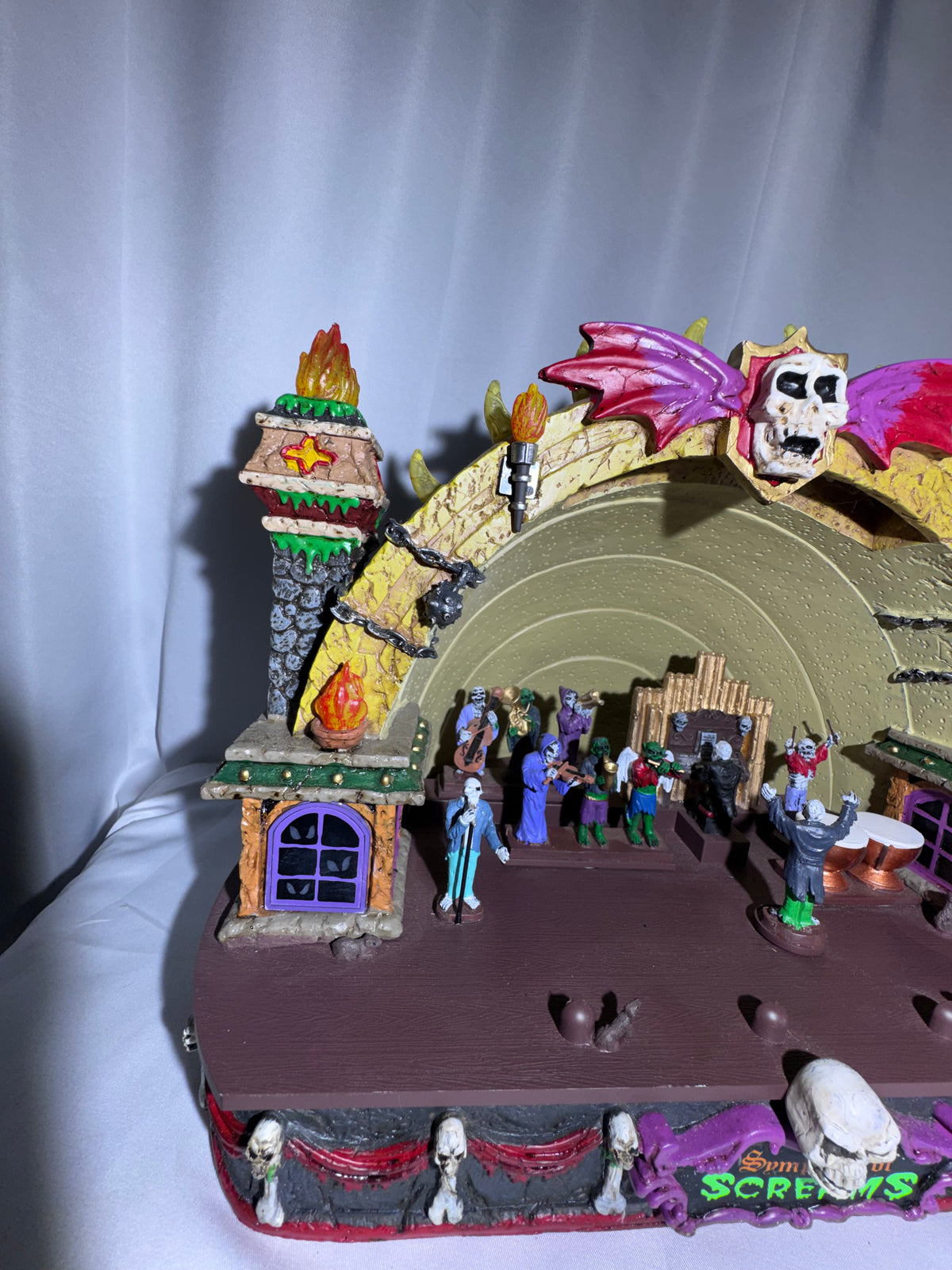 Lemax Spooky Town Symphony of Screams #85303 – 2018 – Animated Halloween Village