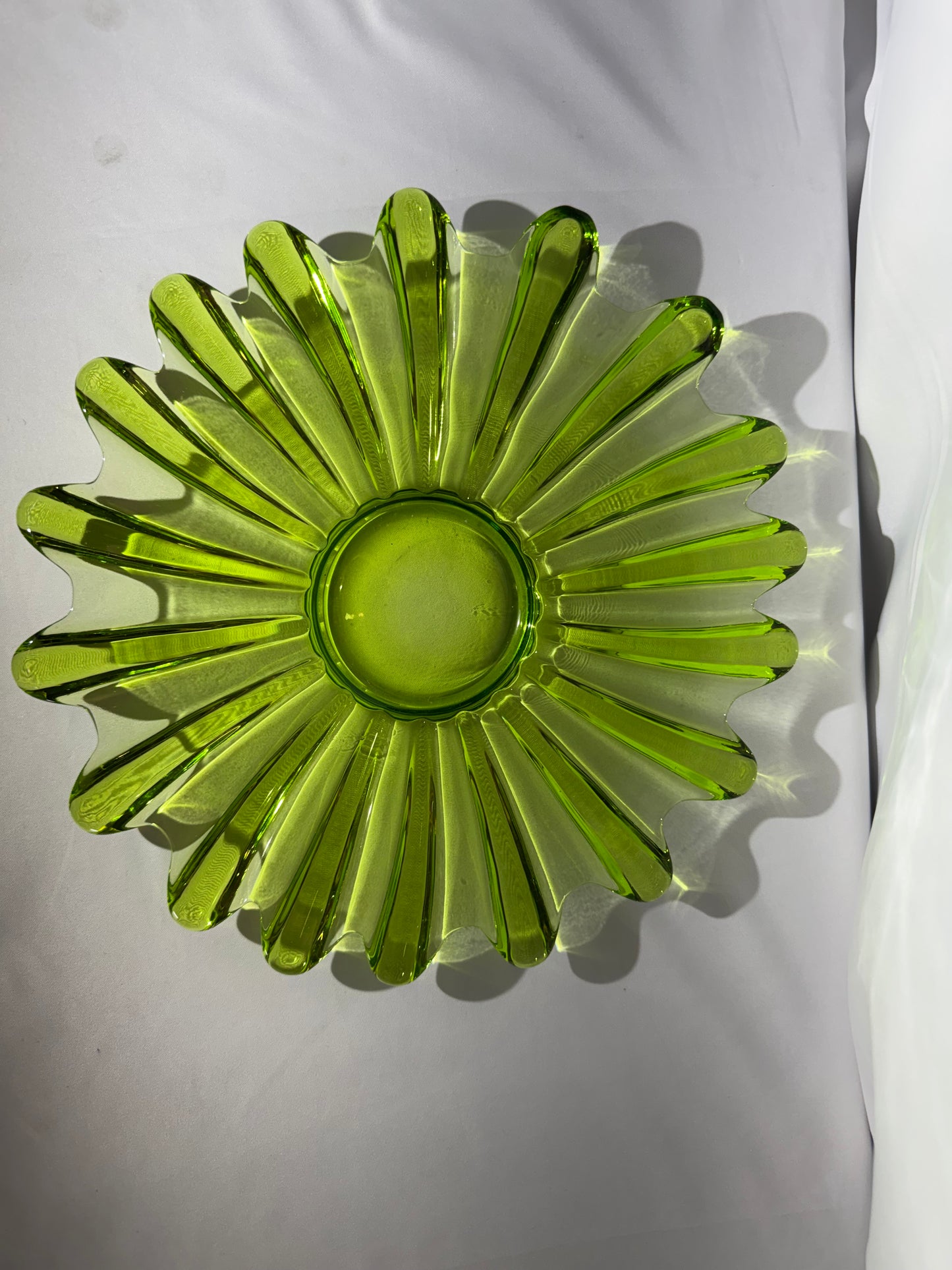 Vintage Federal Glass Celestial Limelight Green Starburst Serving Bowl