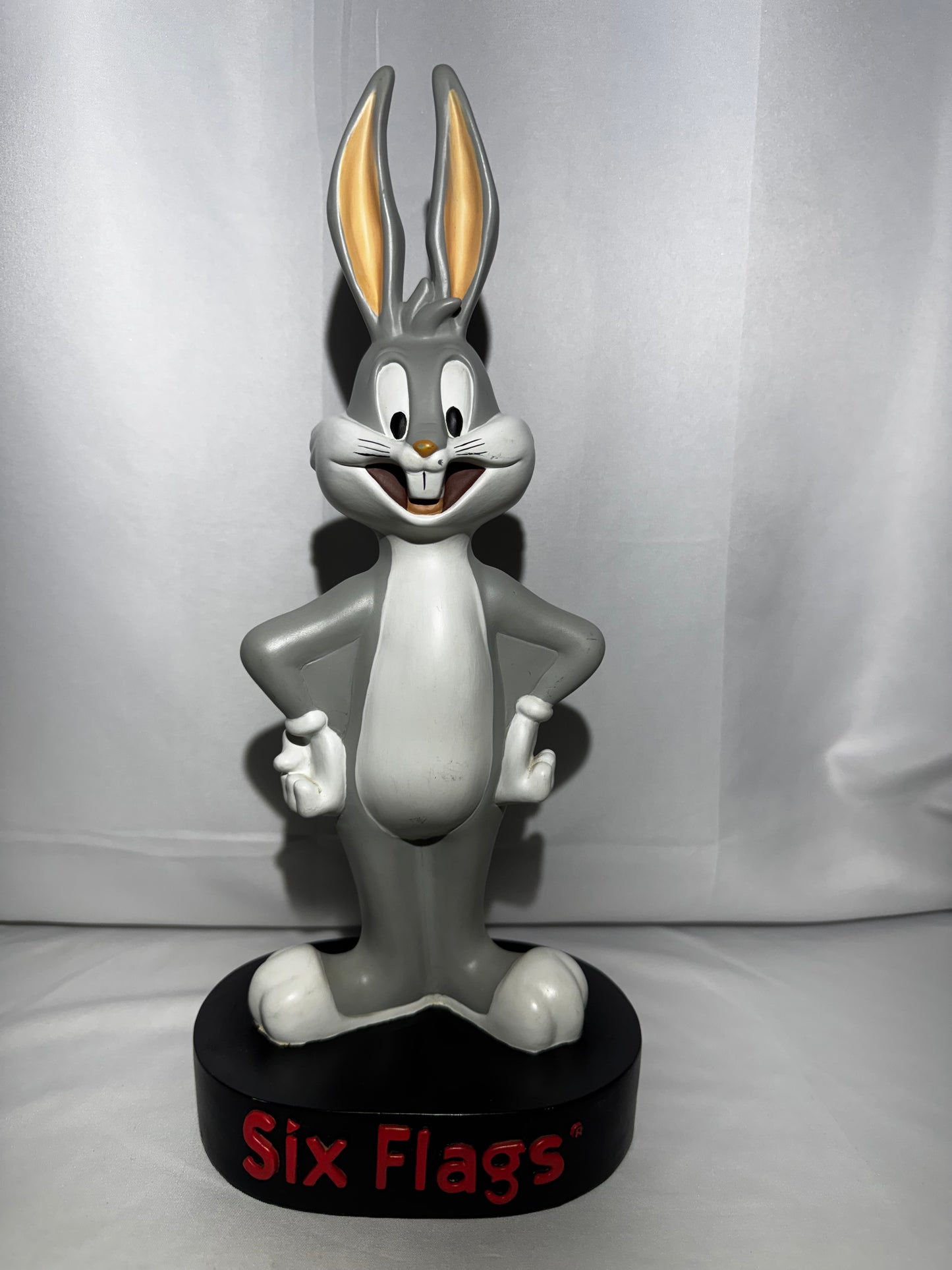 Vintage 1997 Warner Bros Bugs Bunny Six Flags Resin Coin Bank w/ Tag 14.5”