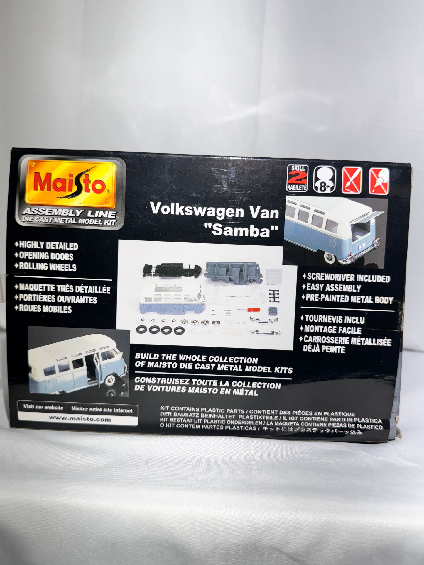 Volkswagen Van “Samba” – 1:25 Scale Maisto Assembly Line Diecast Model Kit (2001)