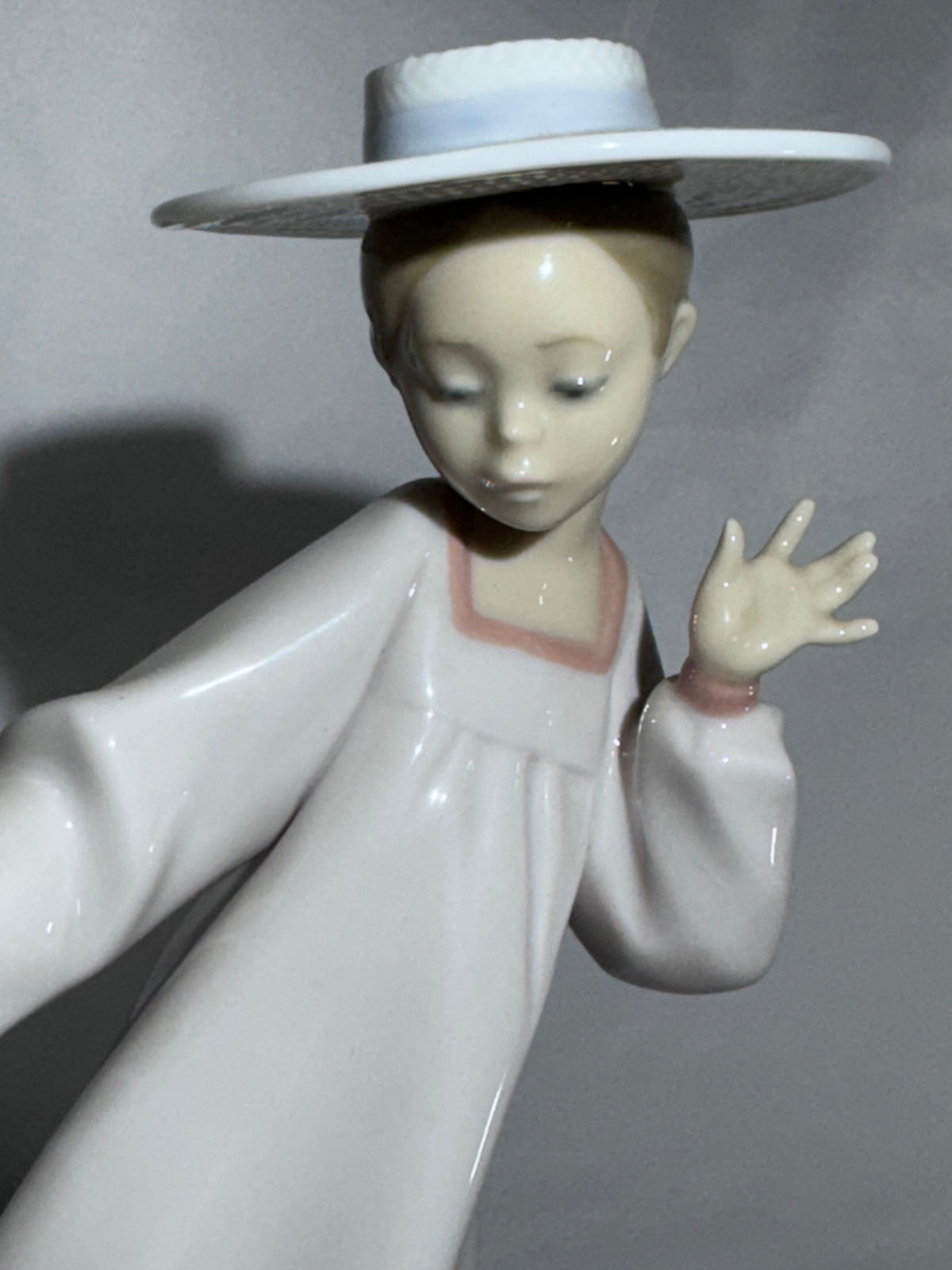 Lladró Hello Friend! #6414 Porcelain Figurine – Salvador Debón – Damaged