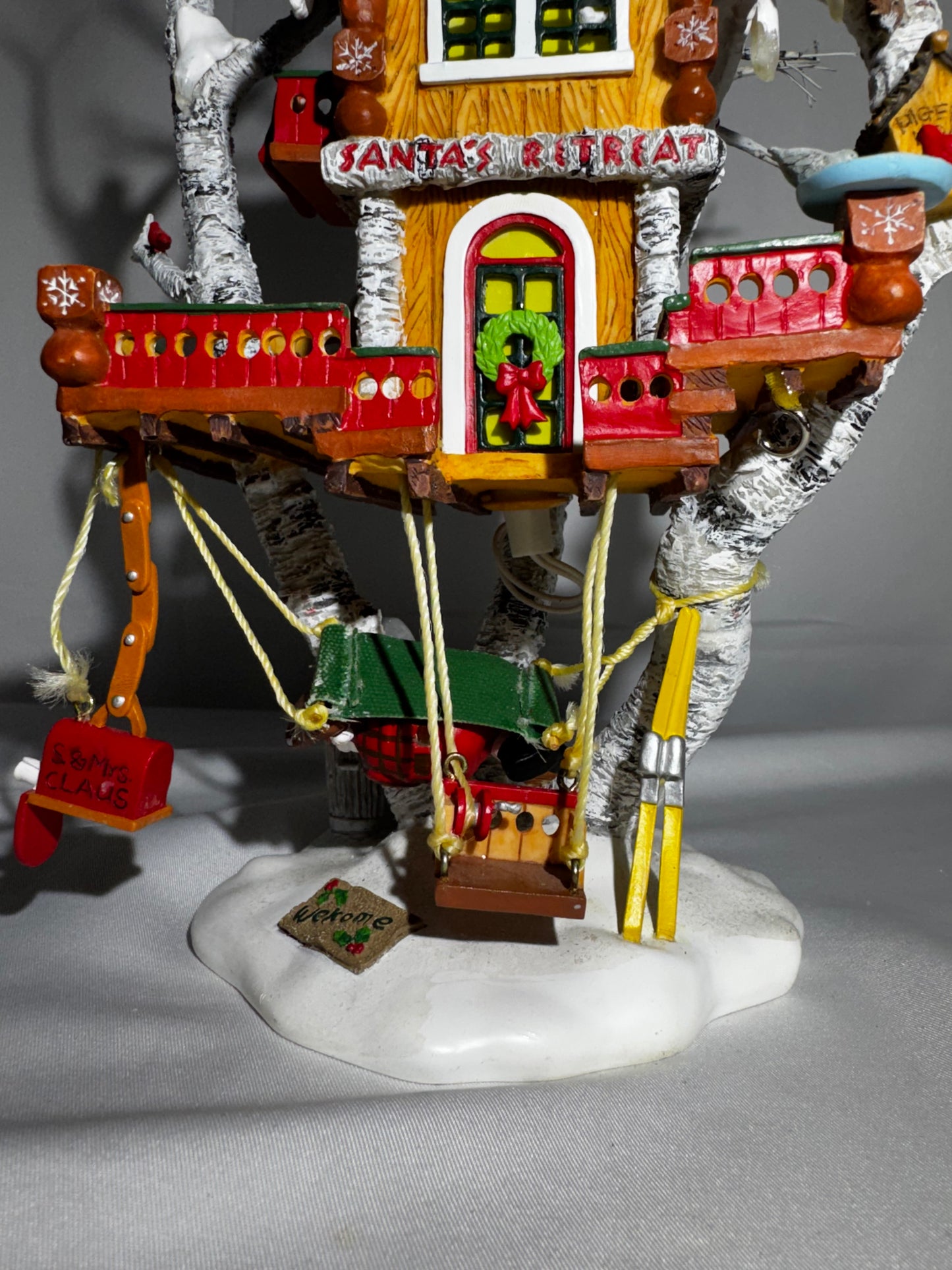Department 56 North Pole Woods “Santa’s Retreat” Lighted Tree House – Retired Collectible