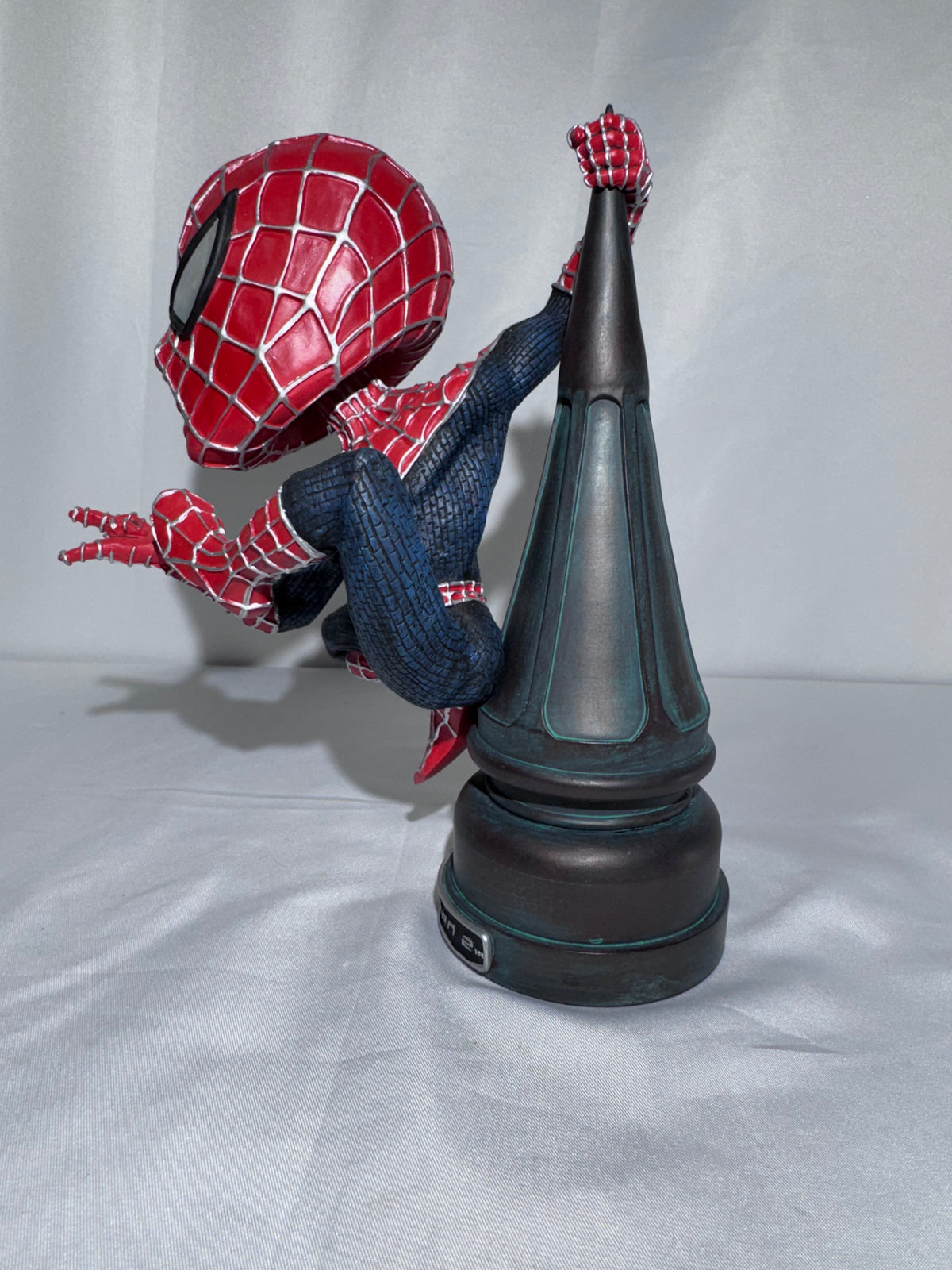 2004 NECA Extreme Head Knockers Spider-Man 2 Bobblehead – With Original Collector Box
