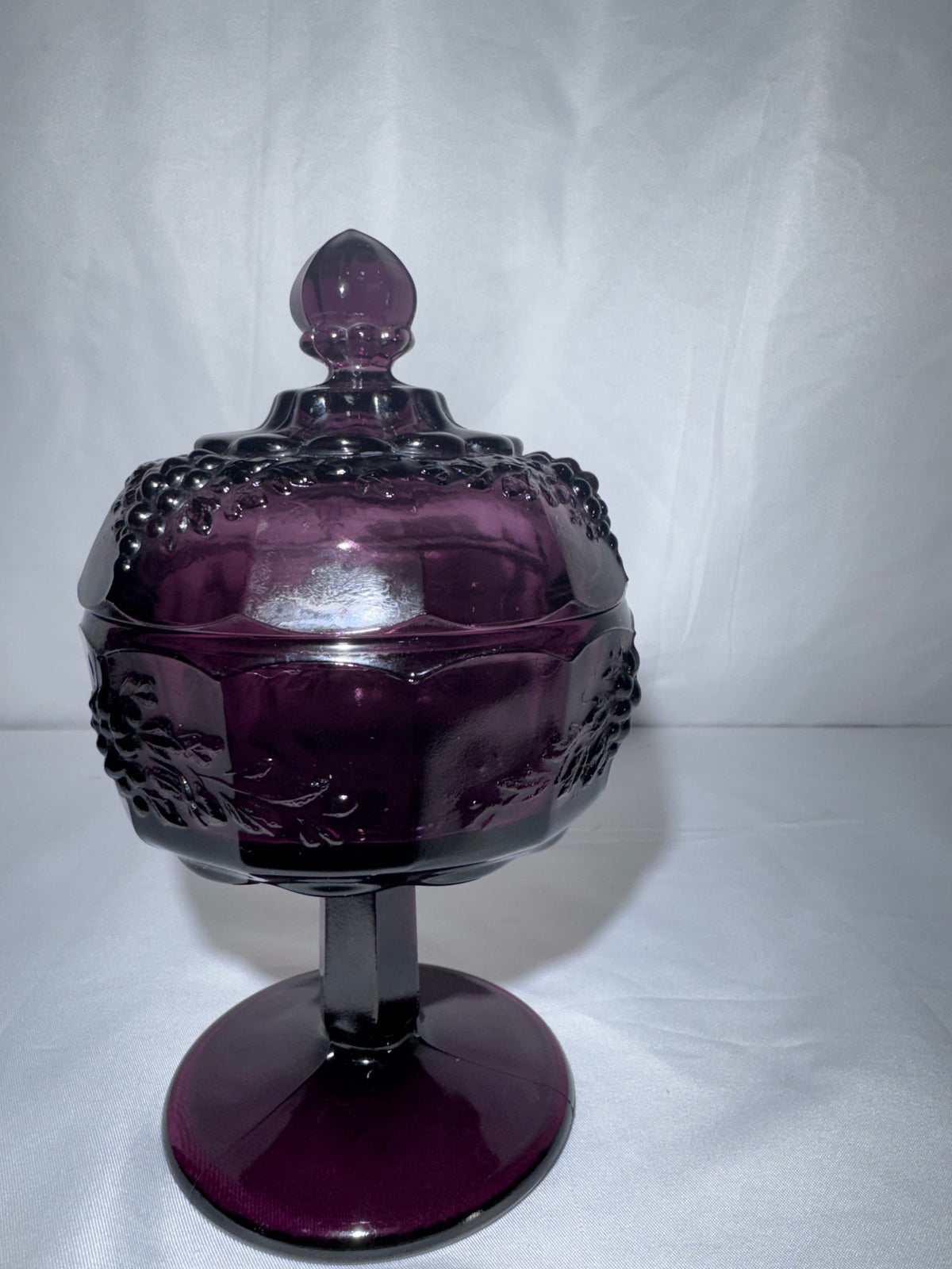 Vintage L.G. Wright Paneled Grape Amethyst Glass Covered Candy Dish / Pedestal Compote 1930’s-1960’s
