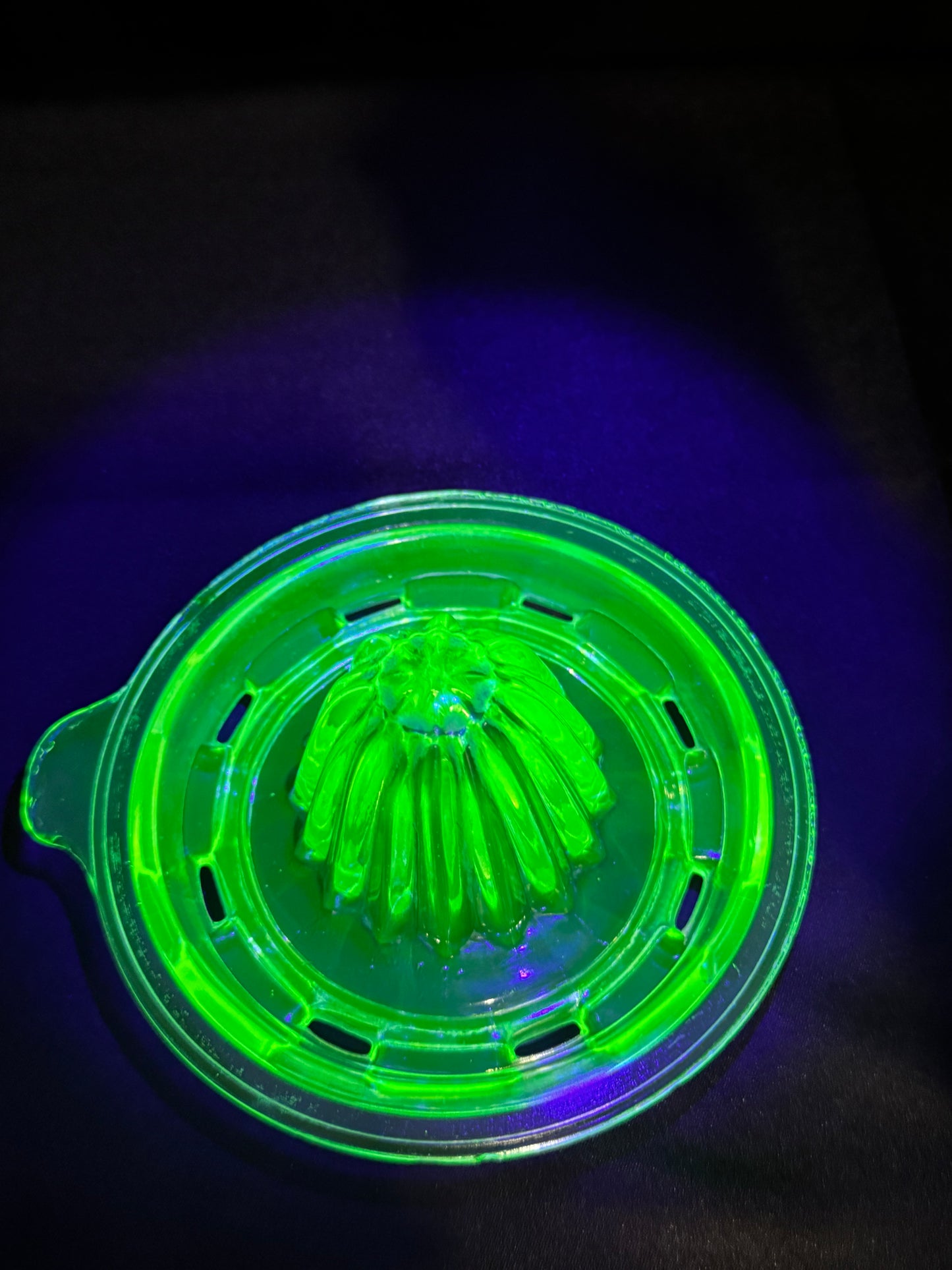 Vintage Uranium Glass Citrus Reamer Juicer Green Depression Glass 5.5” UV Reactive