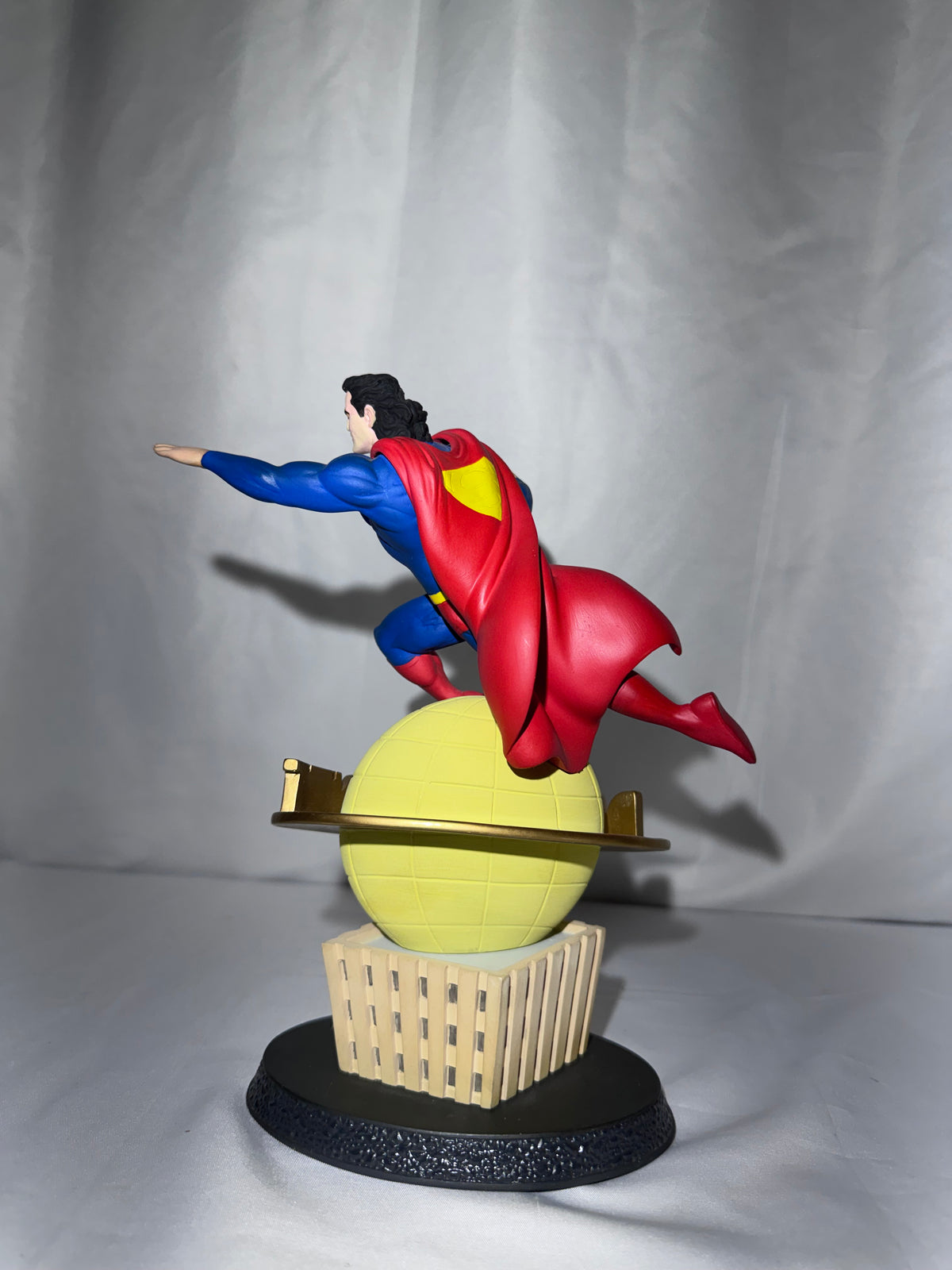 Hallmark 1996 DC Super Heroes Modern Era Superman “In a Single Bound” Figurine