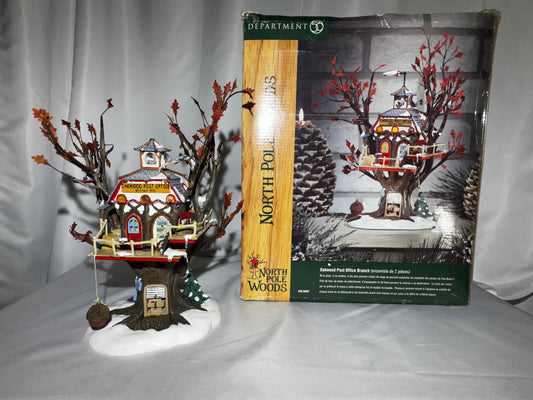 Department 56 North Pole Woods “Oakwood Post Office Branch” Lighted Treehouse – Retired Collectible