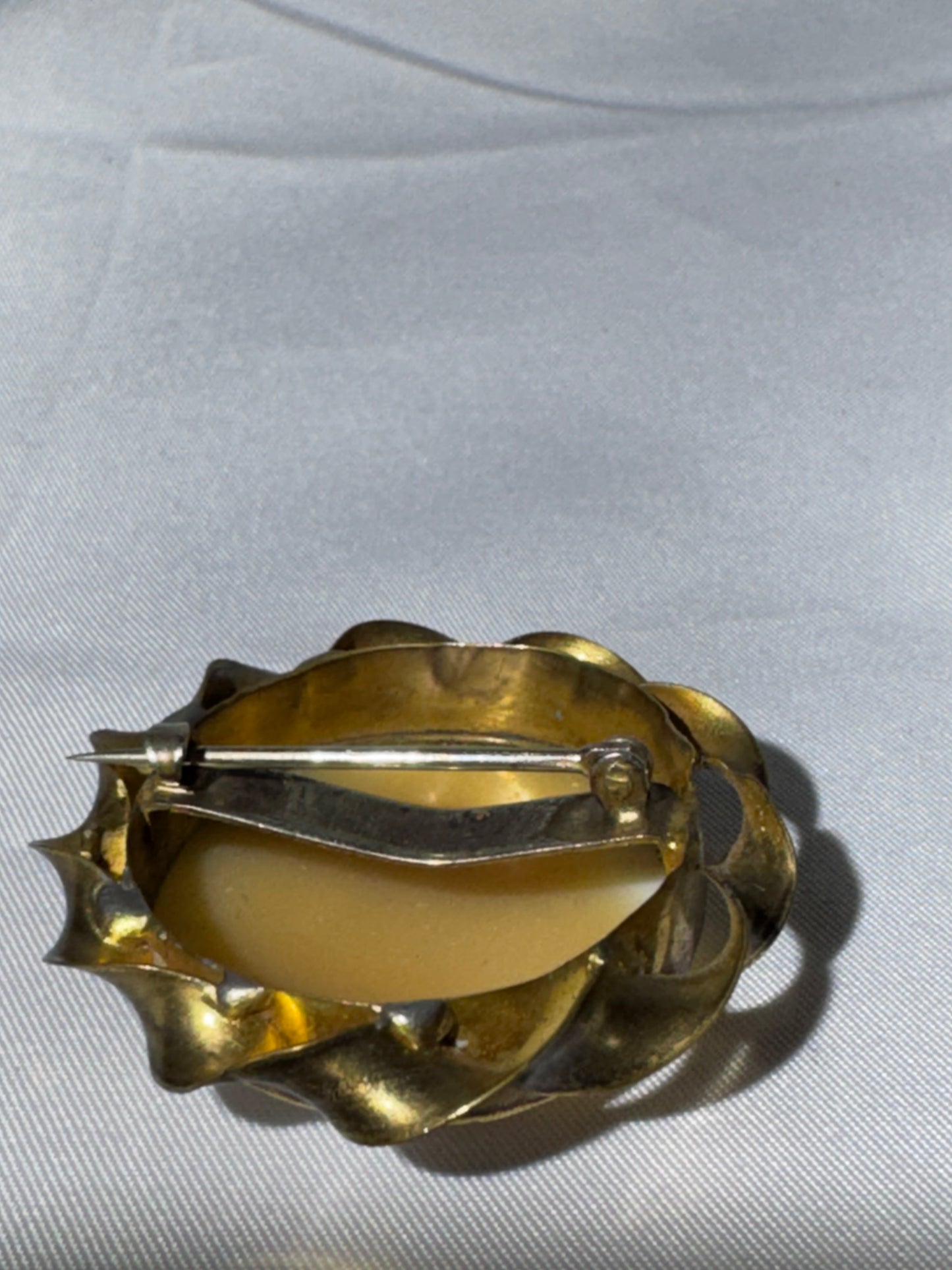 Antique/Vintage Victorian-Style Carved Shell Cameo Brooch – Rebecca at the Well – Gold-Tone Frame