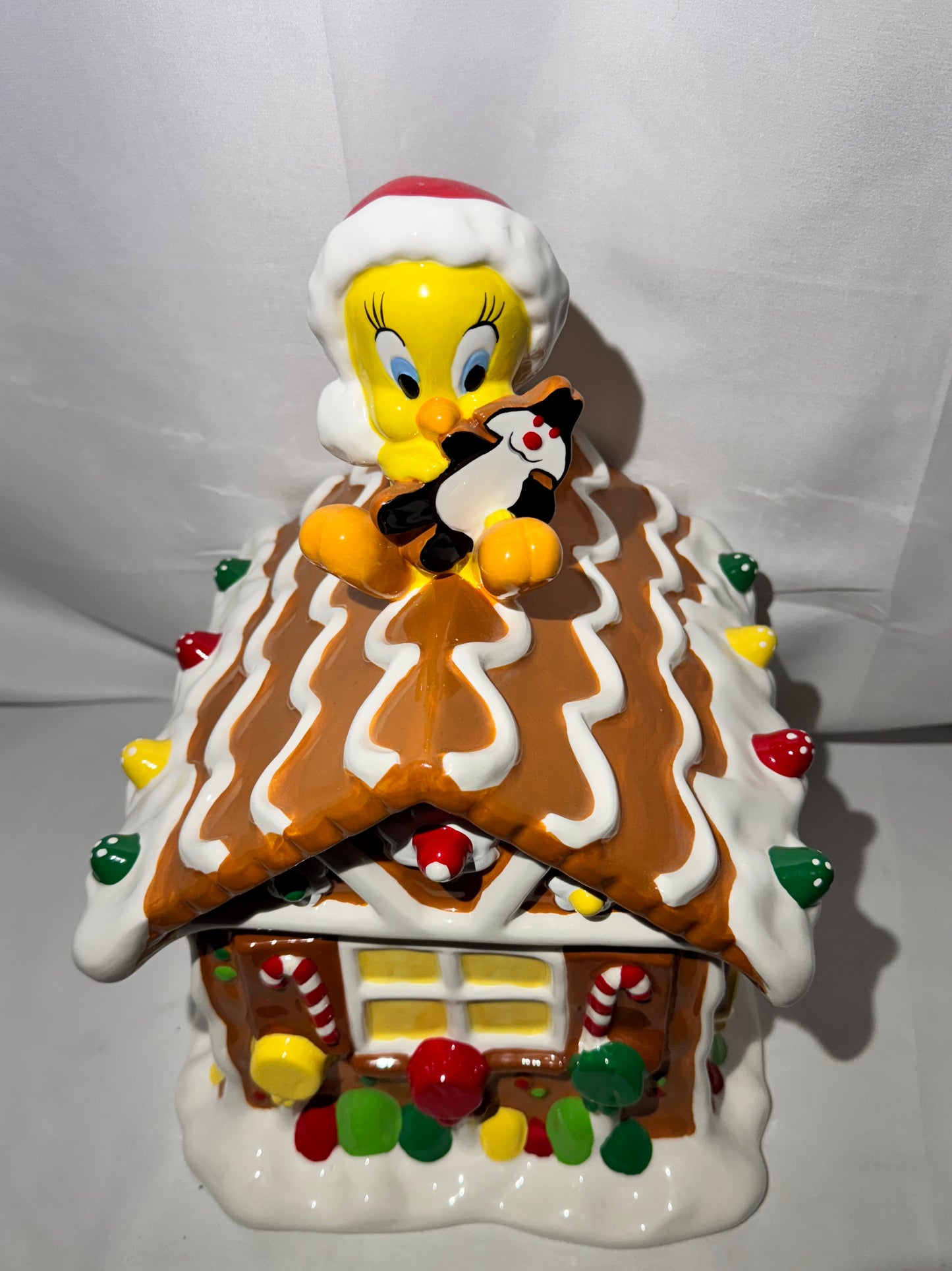 Looney Tunes Warner Brothers Christmas Gingerbread House Cookie Jar – Tweety & Sylvester