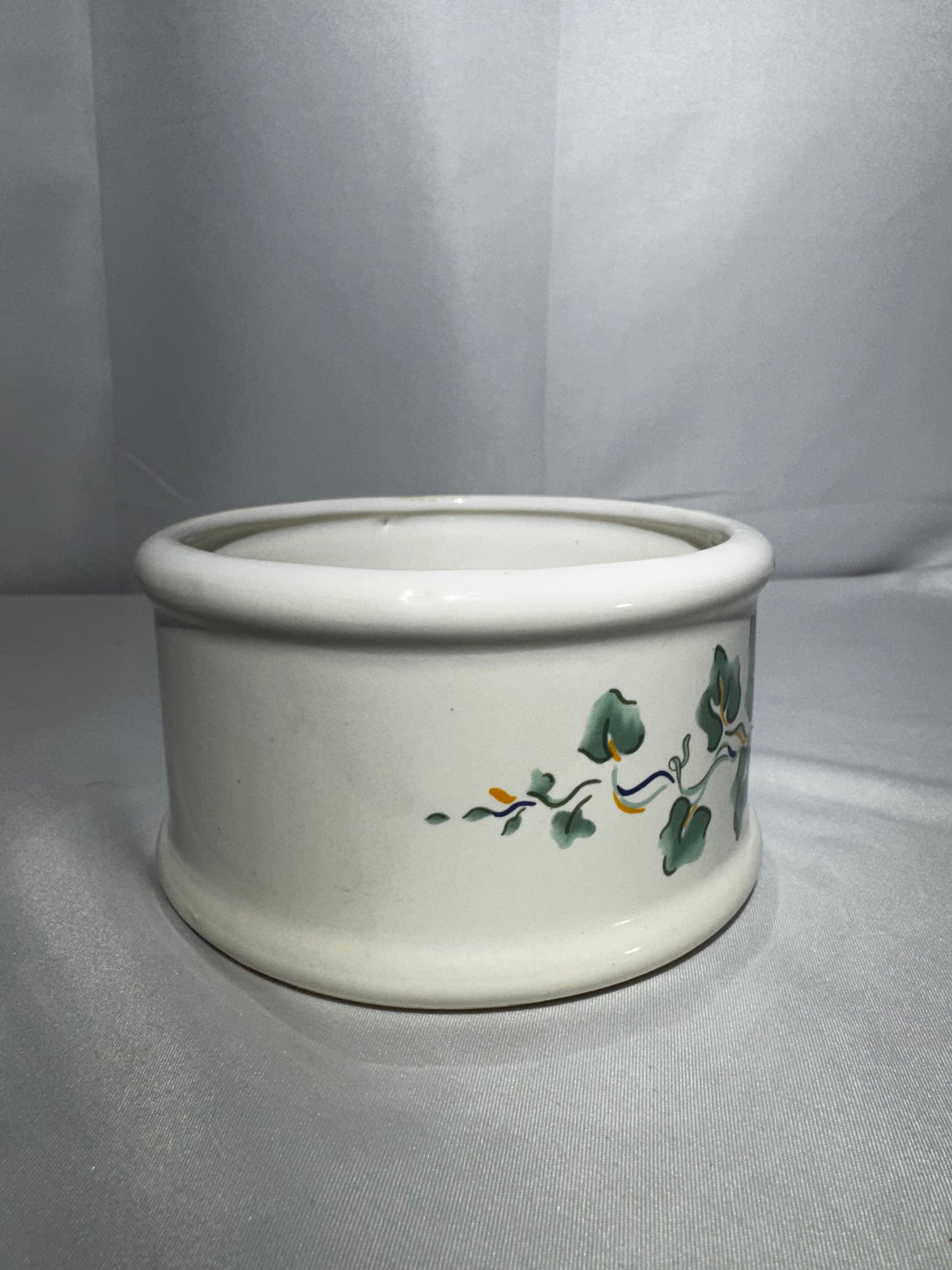 Vintage  1 Pint Art Pottery Crock – Green Ivy Pattern