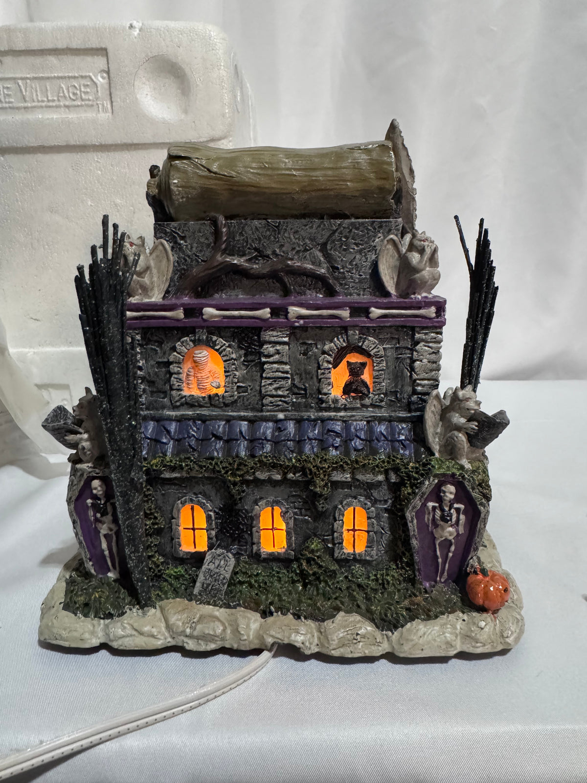 Hawthorne Village The Munsters 2004 Halloween Village – “Morticians Monthly Newspaper” Building A8582