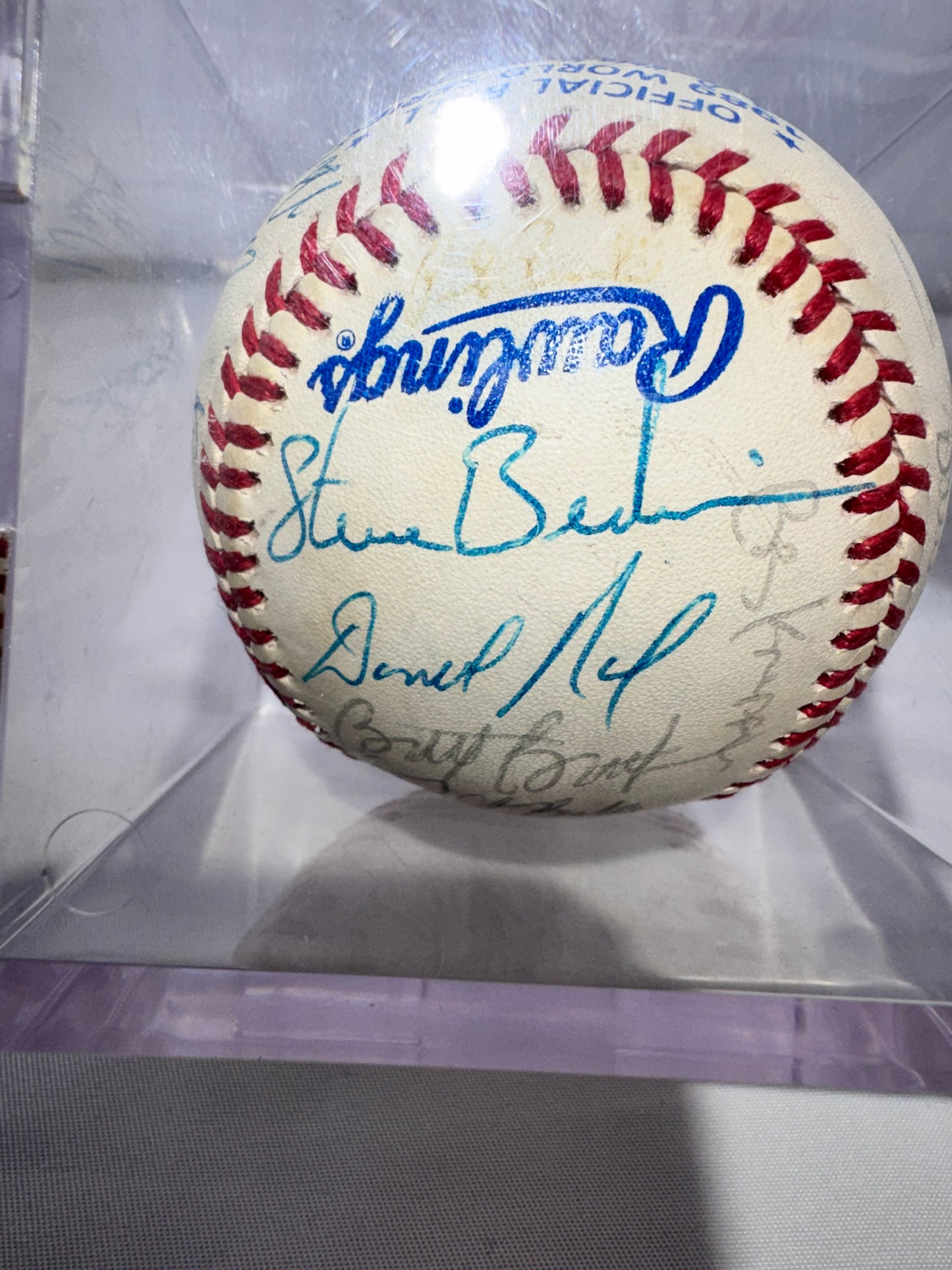 1989 World Series Official Baseball – San Francisco Giants – 32 Autographs – Will Clark, Robby Thompson, Jose Vribe, Matt Williams and Brett Butler autographs