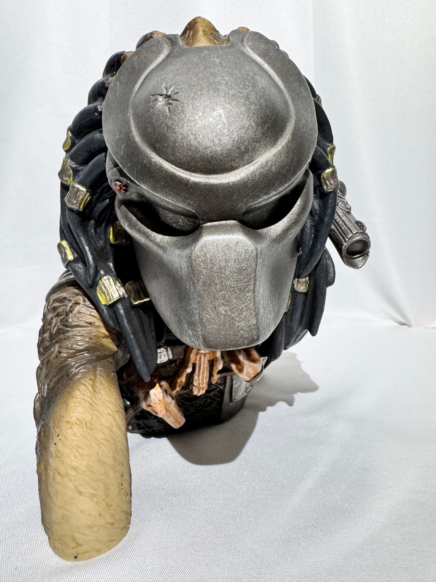 Masked Predator Bust Bank – Diamond Select Toys (2016)