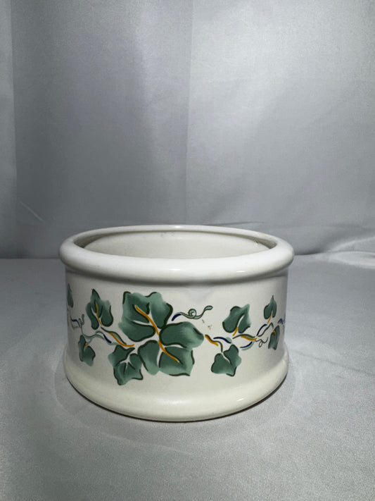 Vintage  1 Pint Art Pottery Crock – Green Ivy Pattern