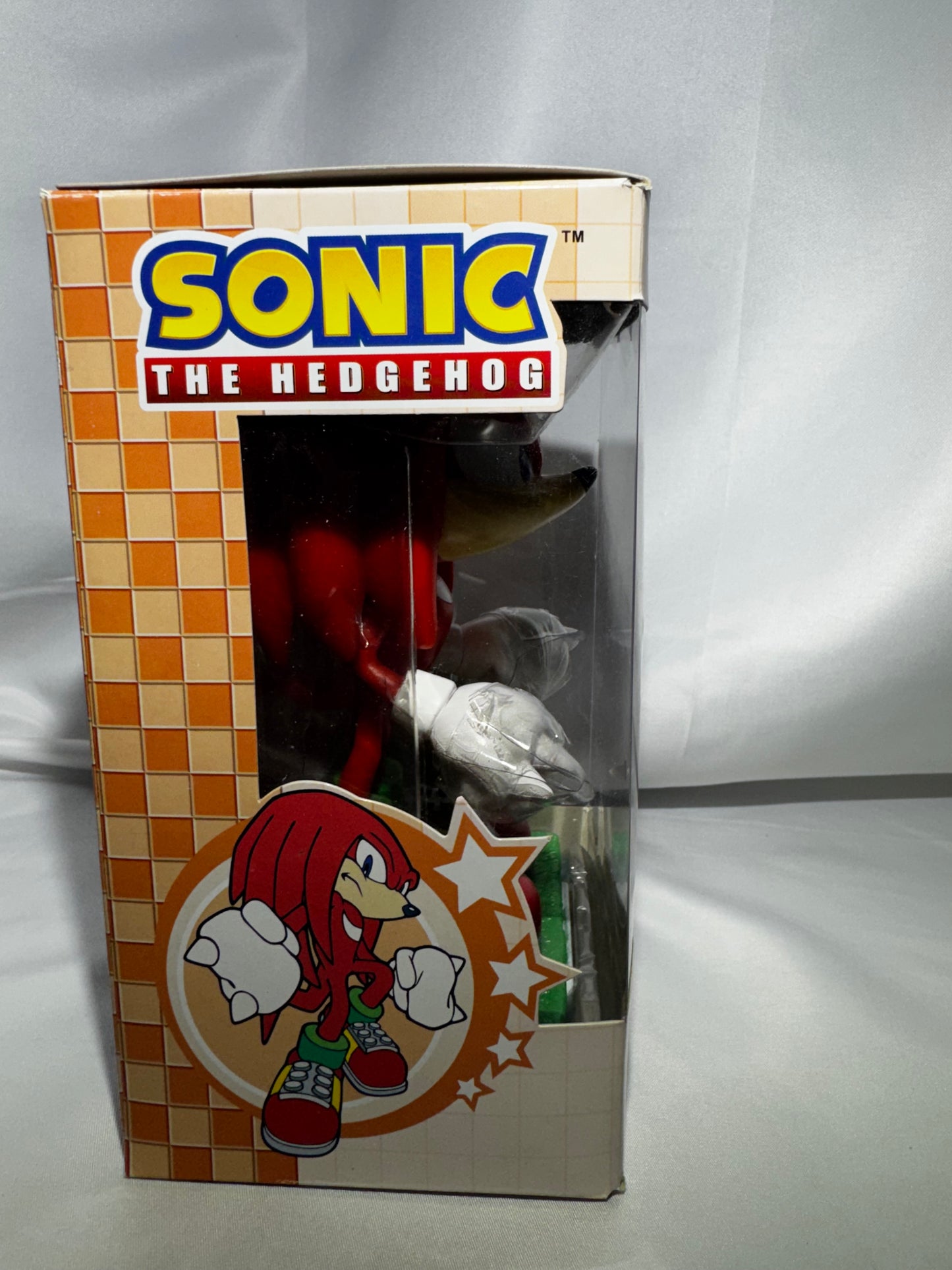 Funko Wacky Wobbler Knuckles the Echidna Bobble-Head Sonic the Hedgehog Figure