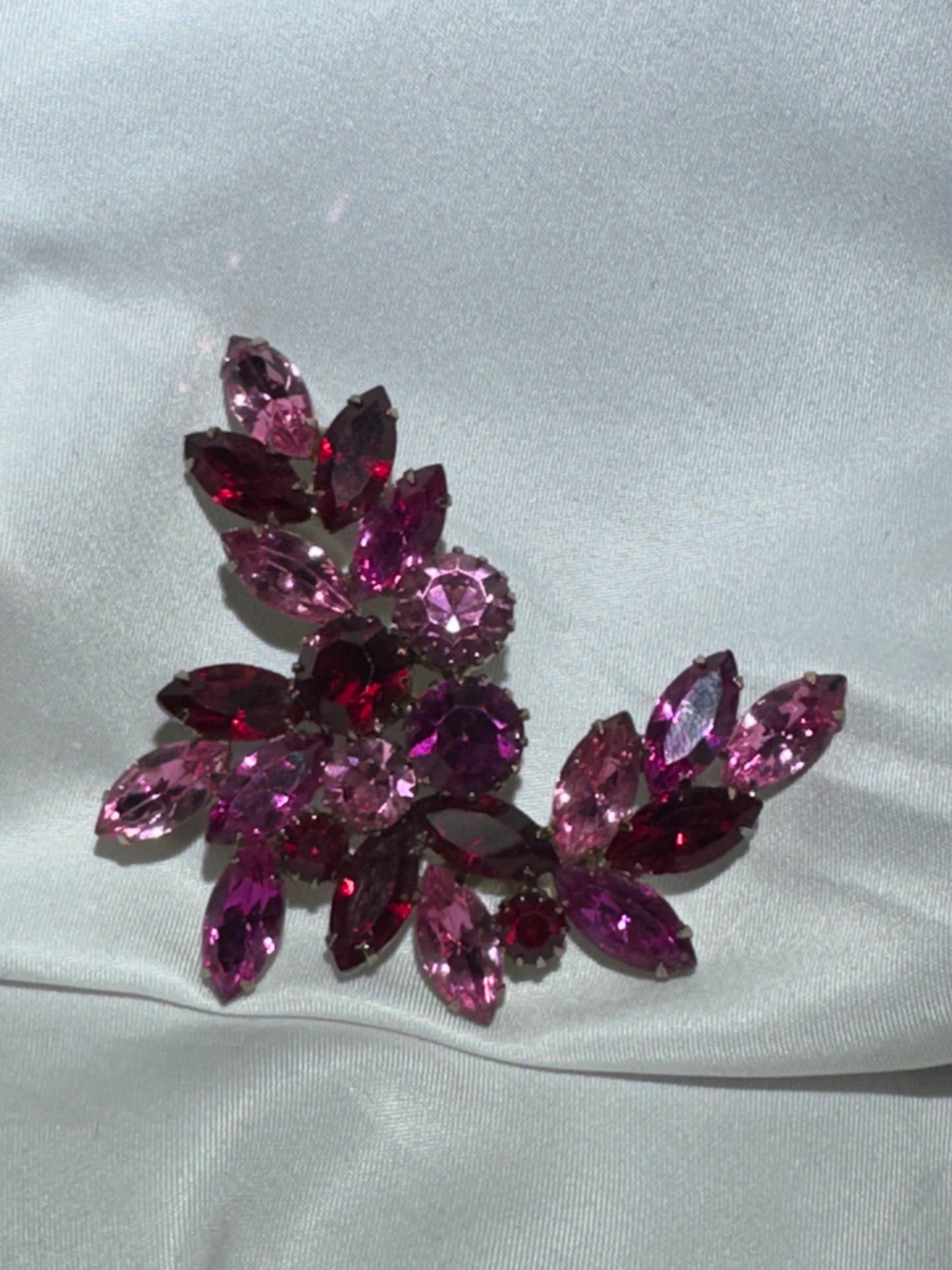 Vintage Pink & Red Rhinestone Cluster Spray Brooch – Mid-Century Costume Jewelry