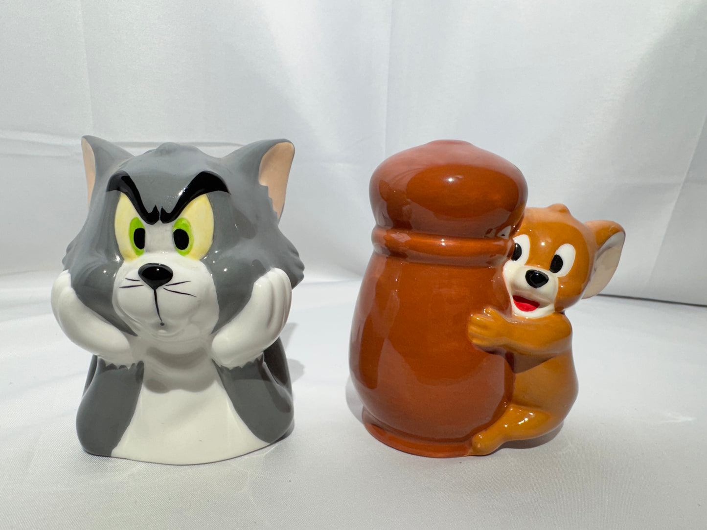 Vintage Tom and Jerry Salt & Pepper Shaker Set – 2001 Hanna-Barbera – Original Stoppers