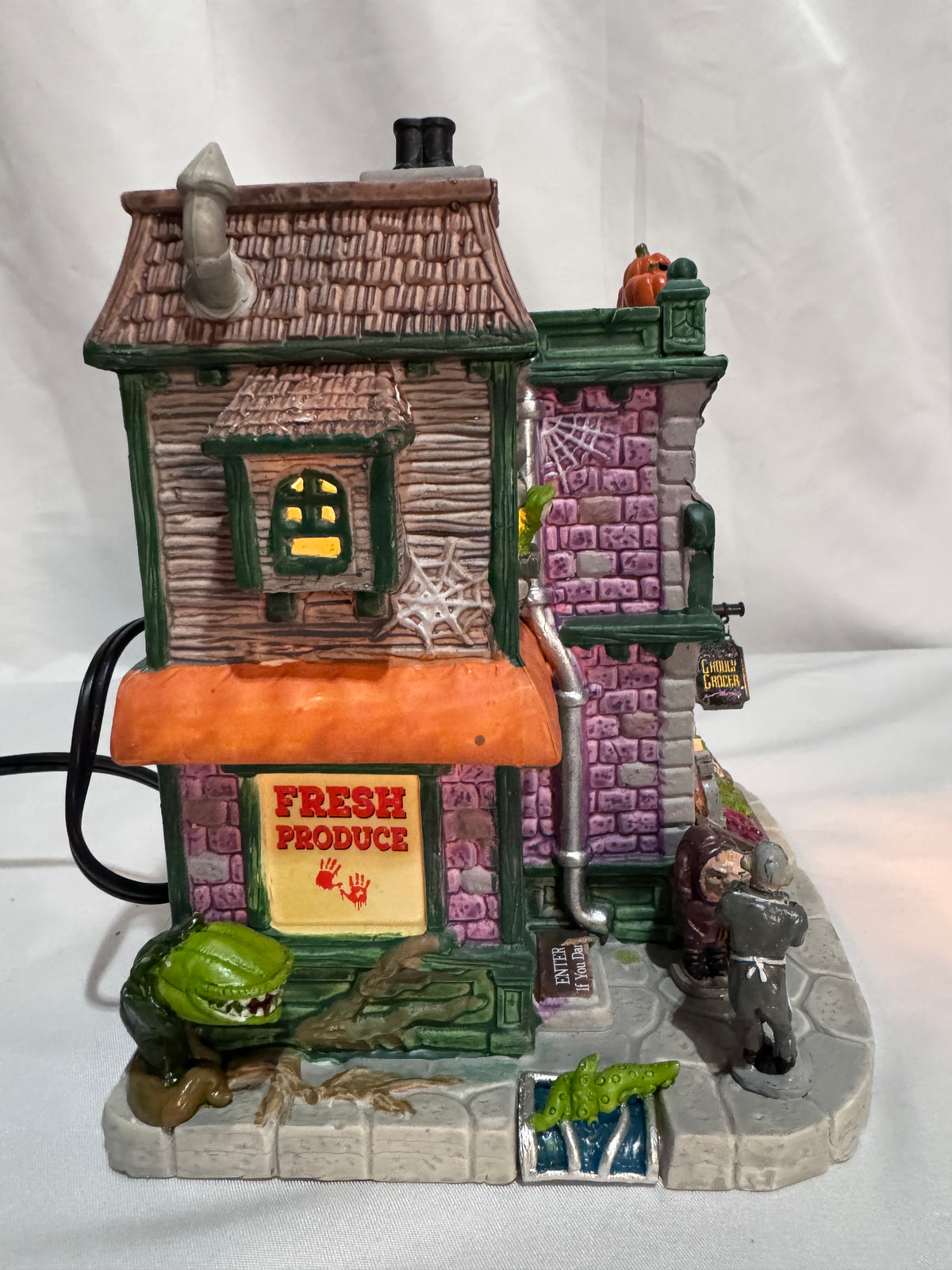 Lemax Spooky Town Ghouly Grocer #95458 – 2019 – Lighted Porcelain Building – Original Box