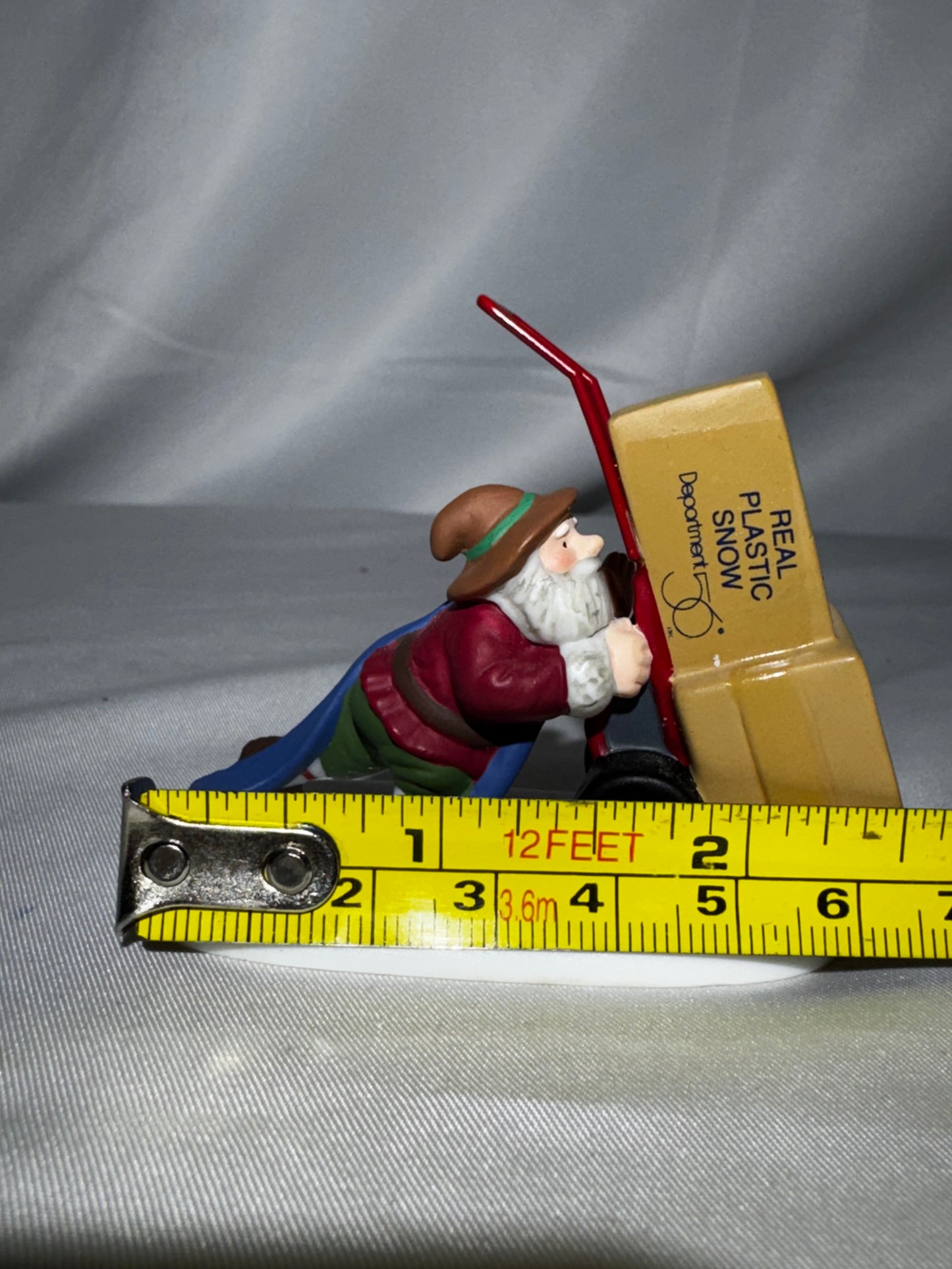 Department 56 North Pole Village Delivering Real Plastic Snow #56435 Elf w/ Box