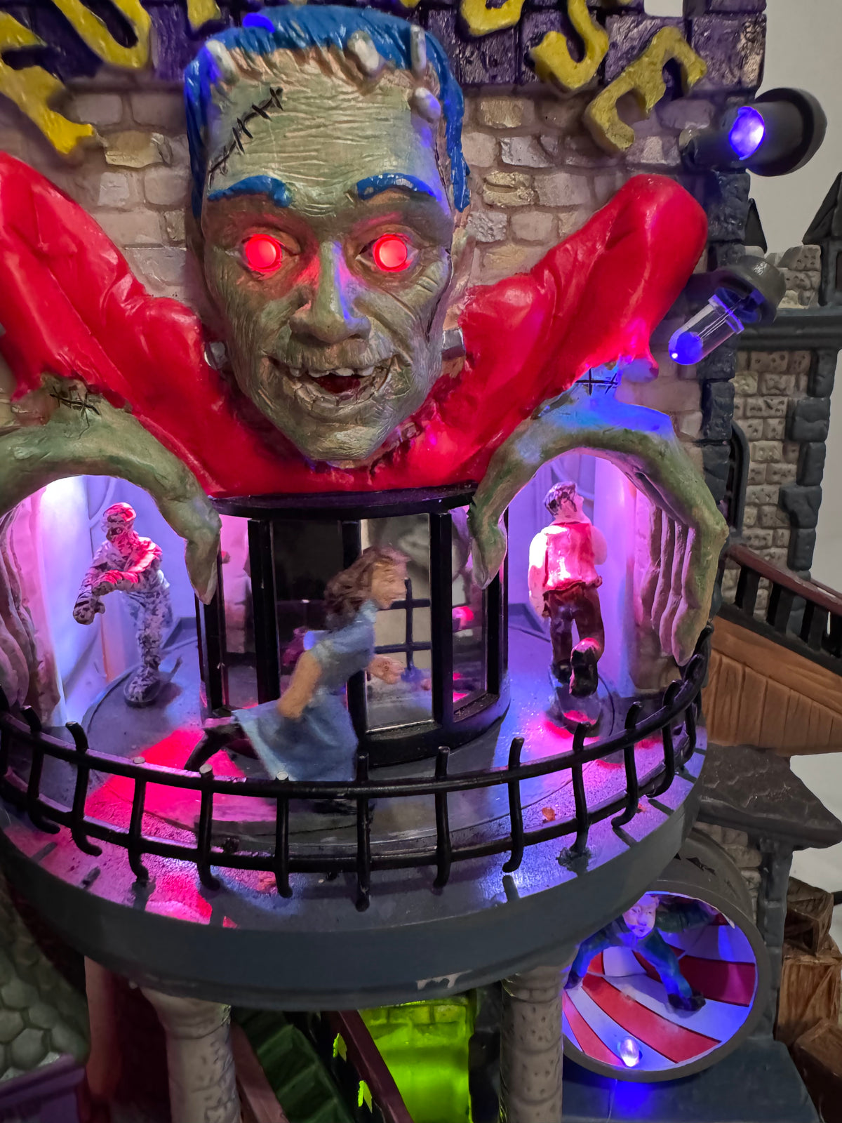 Lemax Spooky Town Funhouse #65344 – Retired 2006 – Halloween Village – AS-IS