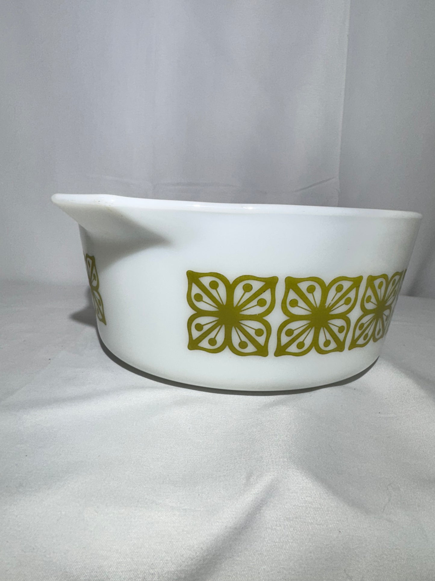 yrex 475B – 2.5 Quart casserole dish – Verde Square Flower