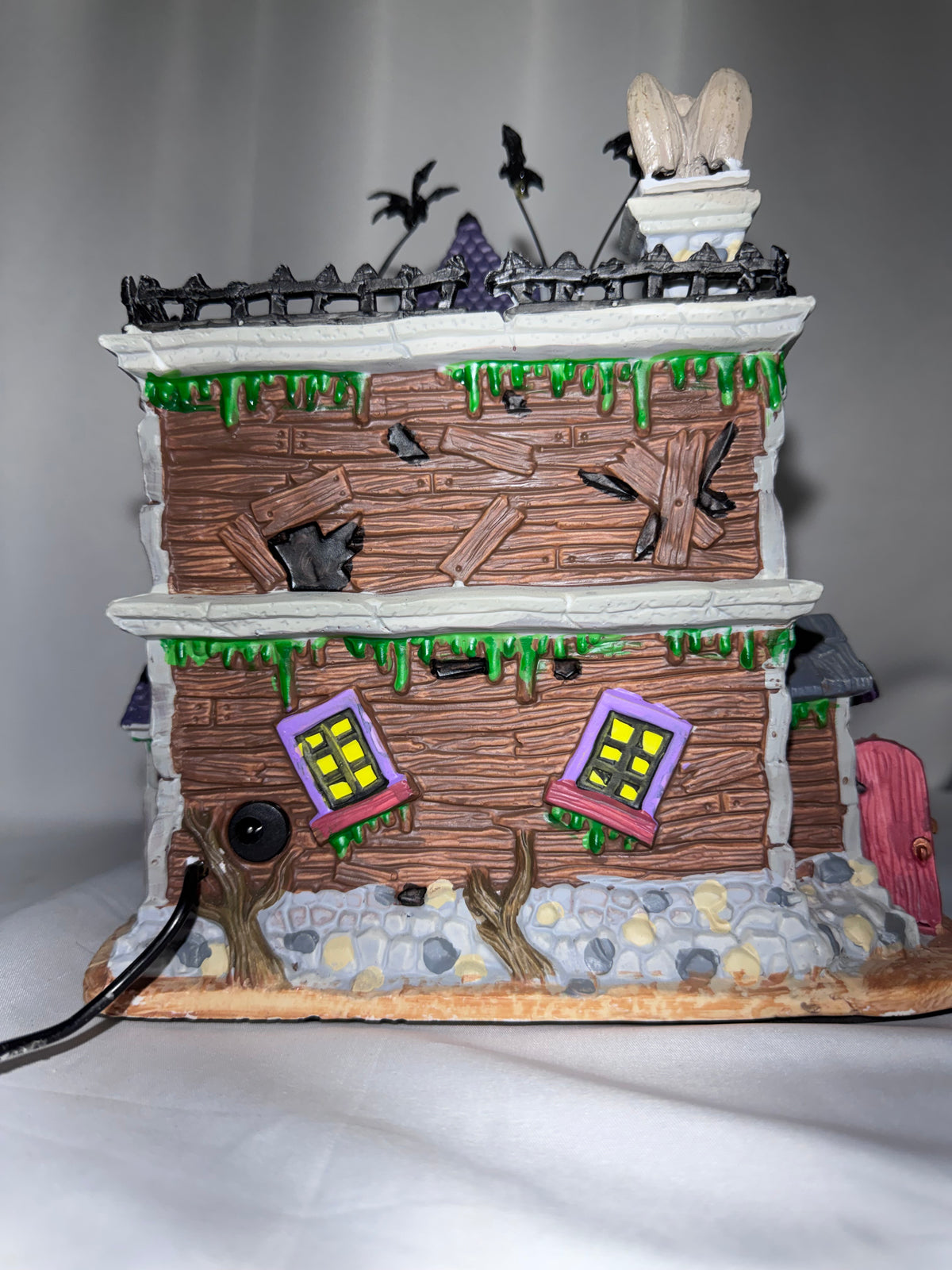 Lemax Spooky Town Heebie-Jeebies Rock Club #25324 – Retired 2012 Halloween Village