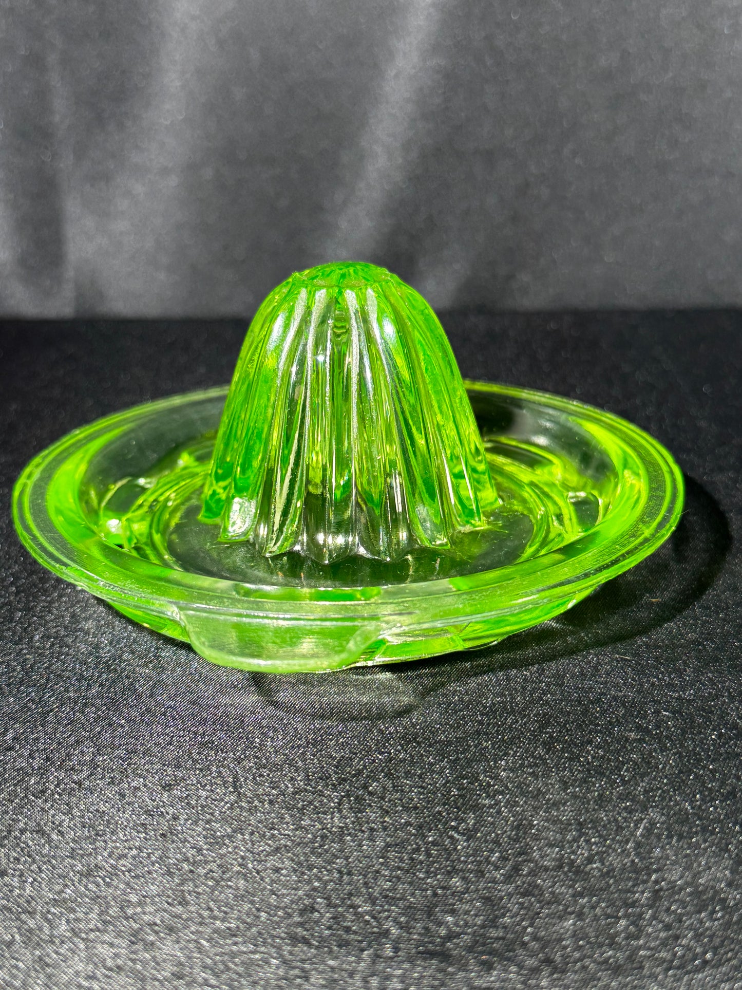 Vintage Uranium Glass Citrus Reamer Juicer Green Depression Glass 5.5” UV Reactive