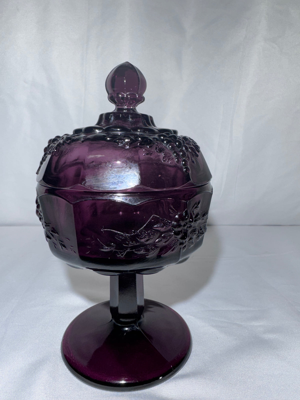 Vintage L.G. Wright Paneled Grape Amethyst Glass Covered Candy Dish / Pedestal Compote 1930’s-1960’s