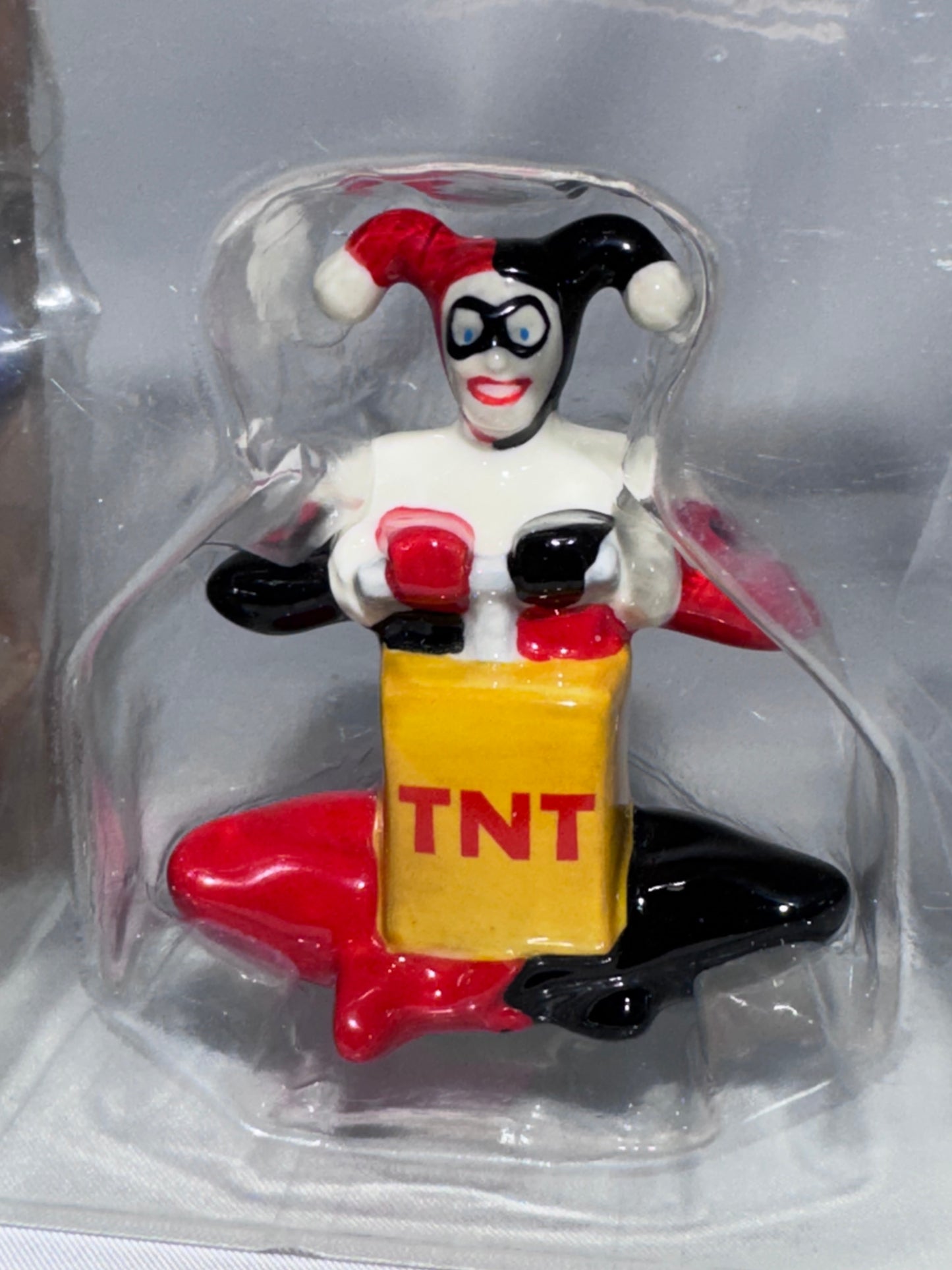 Vintage 2019 Enesco DC Comics Joker & Harley Quinn Salt & Pepper Shaker Set – Original Box