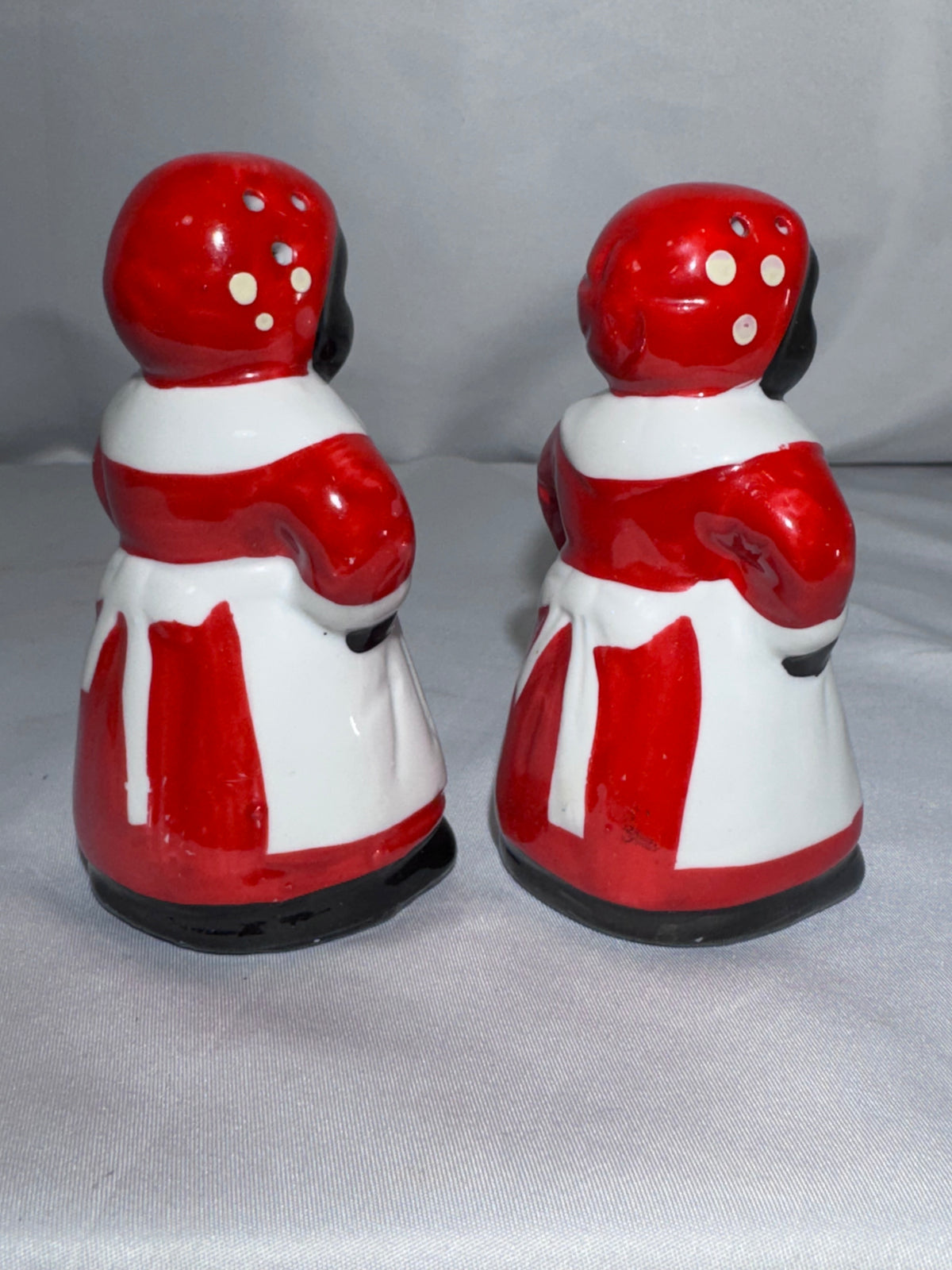 Vintage Black Americana Salt & Pepper Shakers – Hand-Painted Ceramic Figurines – Mid-Century Collectibles
