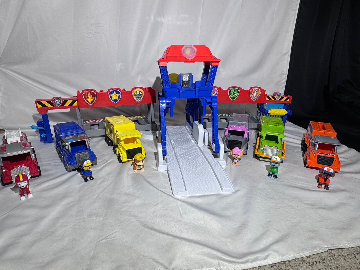 PAW Patrol Big Truck Pups Truck Stop HQ Playset – Complete Crew & Trucks