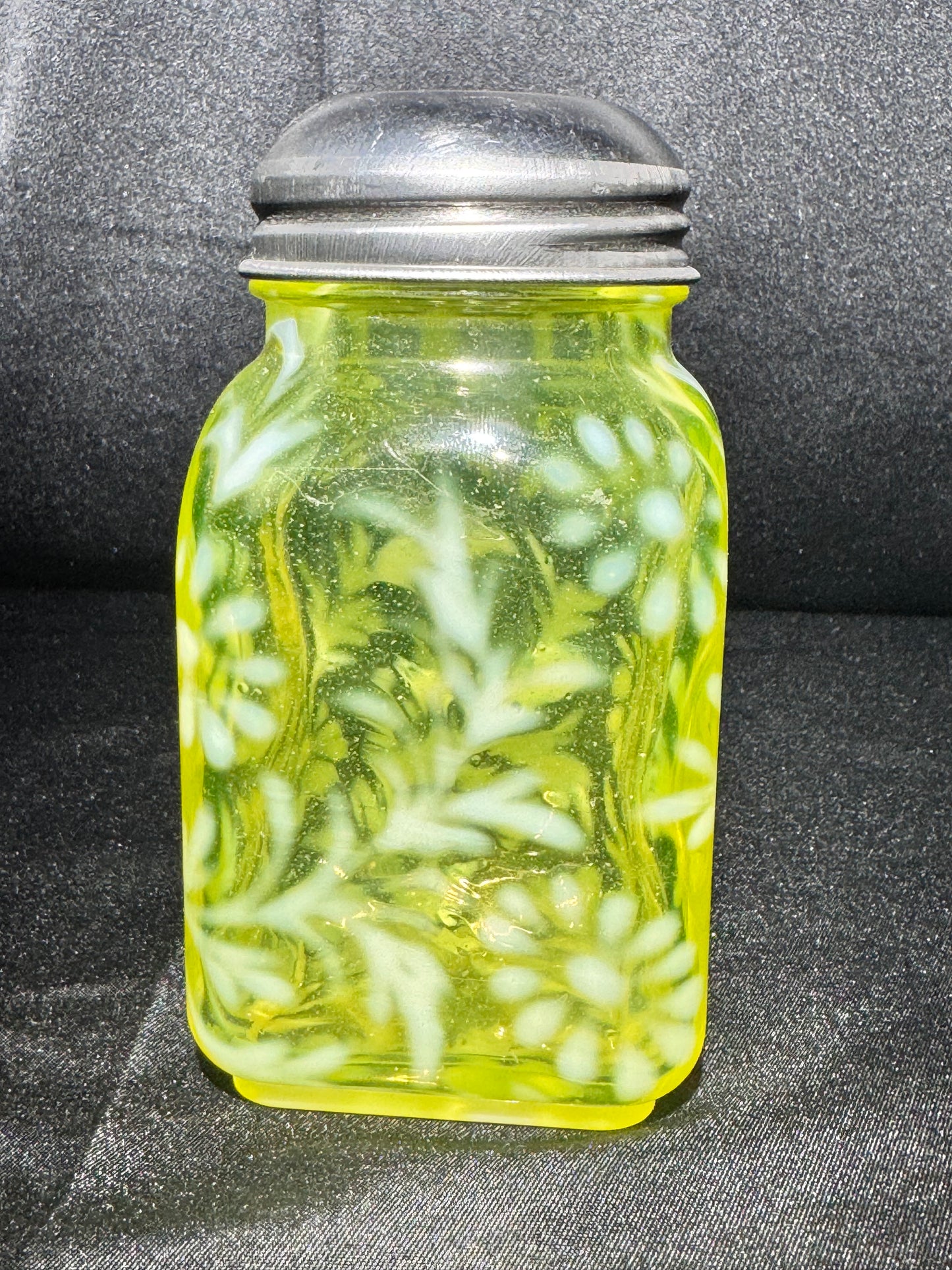 Vintage Daisy & Fern Square Shaker – Uranium Glass
