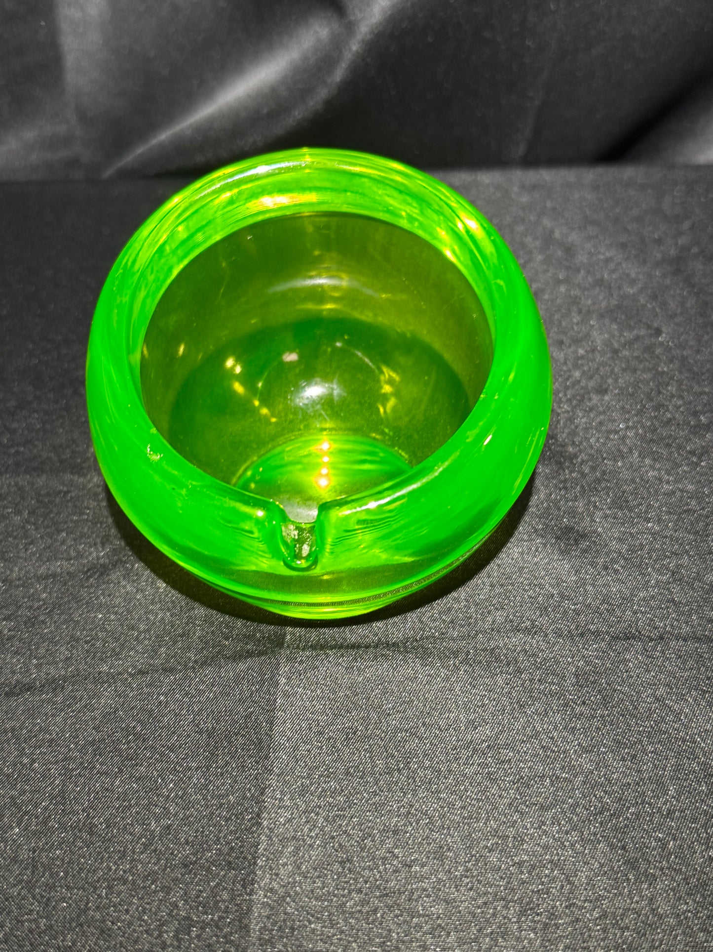 Vintage Viking Uranium Glass Orb Ashtray UV Reactive Green MCM 3.5” Glow Glass￼